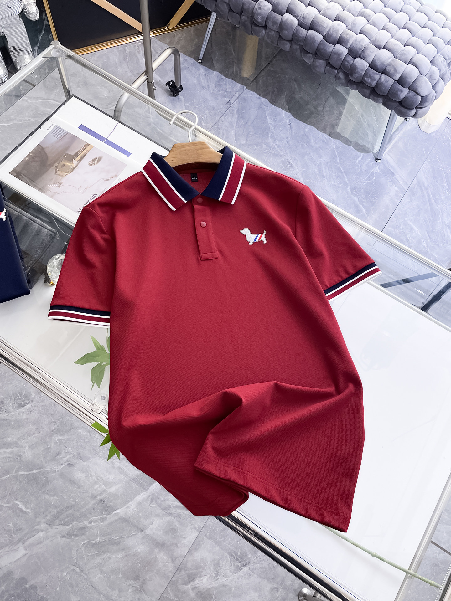 NO:426454,TB 25SS new spring and summer short-sleeved lapel T-shirt polo, the highest version is customized high-end vermill fabric simple and fashionable, and the color-blocking thread is super beautiful!  Classic logo simple and elegant style!  Full of high-end feel, wearable in all seasons. Simple European style official website on sale codes M-3XL, T-shirt,tees, t-shirt,alexander wang19860909TB 25SS新款春夏短袖翻领T恤polo,最高版本客供定制高端朱地面料简单时尚款,拼色螺纹超级好看！经典logo简单大方的款式！满满的高级感,四季可穿.简欧风格官网在售码数M-3XL,,T-shirt,tees，t-shirt,alexander wang,Men's clothing