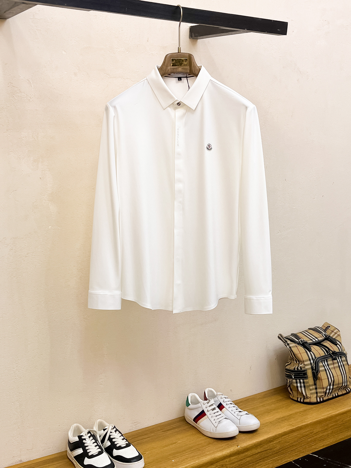 NO:513662,New products for spring, masks, exclusively available for new original single men's Polo long-sleeved high-end customization, high-version, fashionable and versatile, original imported cotton fabric, chest logo pattern design, super soft and delicate, skin-friendly and comfortable to wear, high-end boutique, OEM factory fine-made top body very good, men's essential items, three standards, code M-4xl, multi-color, Moncler, alexander wang19860909开春新品 蒙口 独家专供新款原单男士Polo长袖高端定制 高版本 时尚百搭爆款原版进口纯棉面料 胸前logo图案设计 手感超柔软细腻 穿着亲肤舒适 高端精品 代工厂精细做上身非常赞 男士必备单品 三标齐全 码数M-4xl 多颜色,,Moncler,alexander wang,Men's clothing