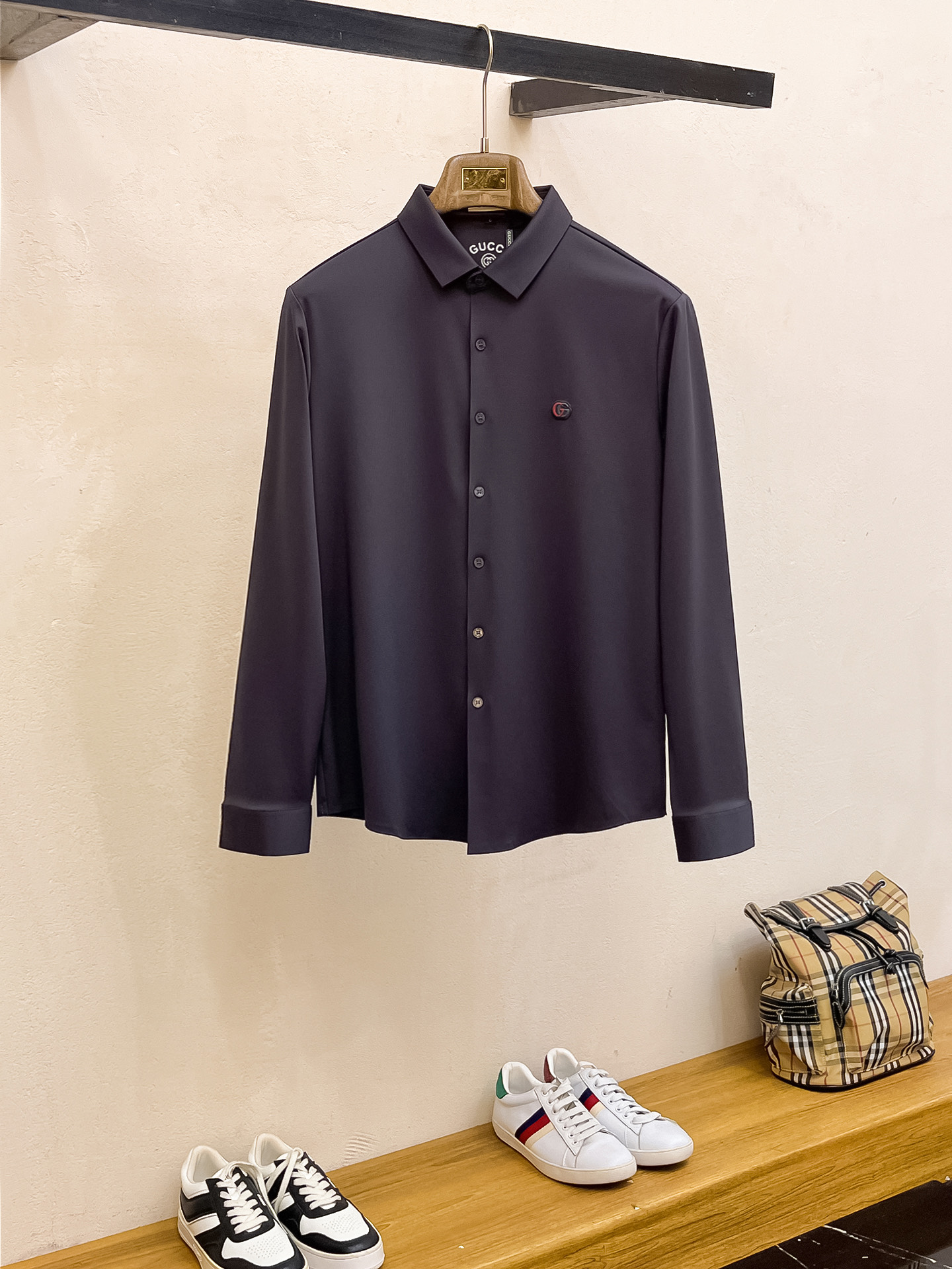 NO:513658,New products in the spring Gucci exclusively for new original single men's Polo long-sleeved high-end customization High-version Fashion versatile and popular original imported cotton fabric Chest logo pattern design Super soft and delicate touch, skin-friendly and comfortable to wear High-end boutique OEM factory fine-made top body very good Men's essential items Complete three standards Number M-4xl Multi-color, Gucci, Alexander wang19860909开春新品 古驰 独家专供新款原单男士Polo长袖高端定制 高版本 时尚百搭爆款原版进口纯棉面料 胸前logo图案设计 手感超柔软细腻 穿着亲肤舒适 高端精品 代工厂精细做上身非常赞 男士必备单品 三标齐全 码数M-4xl 多颜色,,gucci,alexander wang,Men's clothing