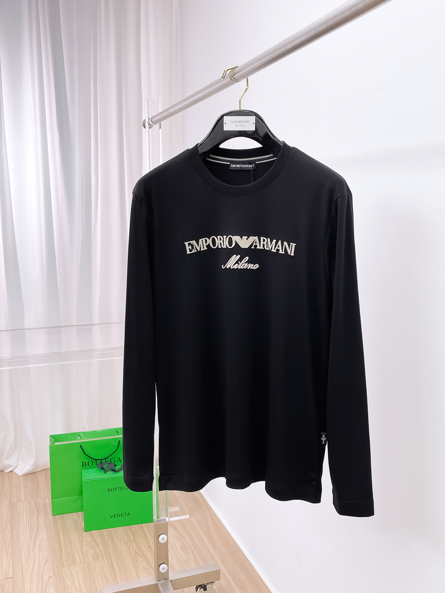 NO:524175,New products for spring Armani exclusively for new original single men's Polo long-sleeved high-end customization High-version Fashion versatile and popular original imported cotton fabric Chest logo pattern design Super soft and delicate touch, skin-friendly and comfortable to wear High-end boutique OEM factory fine-made top body very good Men's essential items Complete three standards Number M-4xl Multi-color, Armani, alexander wang19860909开春新品 阿玛尼 独家专供新款原单男士Polo长袖高端定制 高版本 时尚百搭爆款原版进口纯棉面料 胸前logo图案设计 手感超柔软细腻 穿着亲肤舒适 高端精品 代工厂精细做上身非常赞 男士必备单品 三标齐全 码数M-4xl 多颜色,,armani,alexander wang,Men's clothing