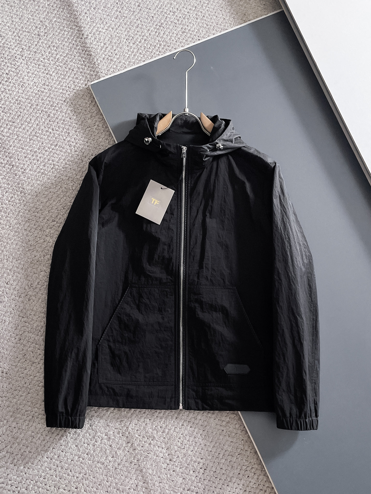 NO:525166,TF Early autumn new hot counter new casual and fashionable jackets, super avant-garde design style, delicate and comfortable, very light and not easy to wrinkle. Multiple craftsmanship The overall design is quite visual, the upper body is casual and stylish, with a certain degree of clarity, absolutely recommended at the most cutting-edge temperament of fashion, a must-have for urban casual. Number of codes M~3XL (48-56) Multiple colors,,tom ford, jackets & coats,alexander wang19860909TF  早秋新款爆款专柜新款休闲时尚夹克 超前卫设计风格 细腻舒适 穿着非常轻便不易起皱.多重重工艺 整体的设计颇具视觉感,上身休闲有型,有一定的挺括度,绝对走在时尚最尖端的气质感推荐,都市休闲必备. 码数M~3XL（48-56）多颜色,,tom ford,jackets & coats,alexander wang,Men's clothing