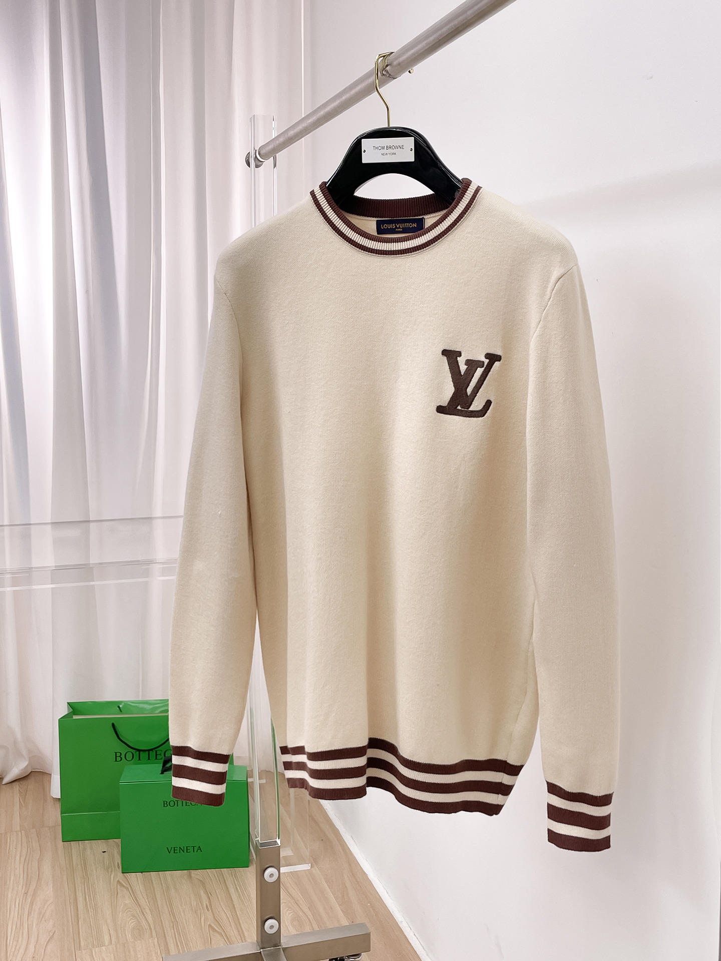 NO:514466,L brand* fitting M-XXXL 2025 spring and summer new color-blocking striped jacquard round neck, exquisite embroidery crafts counter fabric, top-level elements fusion, classic short-sleeved 3-mark complete, trendy men's fashion, whether it is the comfort of the upper body or the incomparable existence, T-shirt, alexander wang19860909L牌*合身版型M-XXXL 2025春夏新款拼色条纹提花圆领,精致绣花工艺专柜面料,顶级元素融合打造,经典短袖3标齐全,潮男时尚,无论是上身舒适度还是都是无可比拟的存在,,T-shirt,alexander wang,Men's clothing