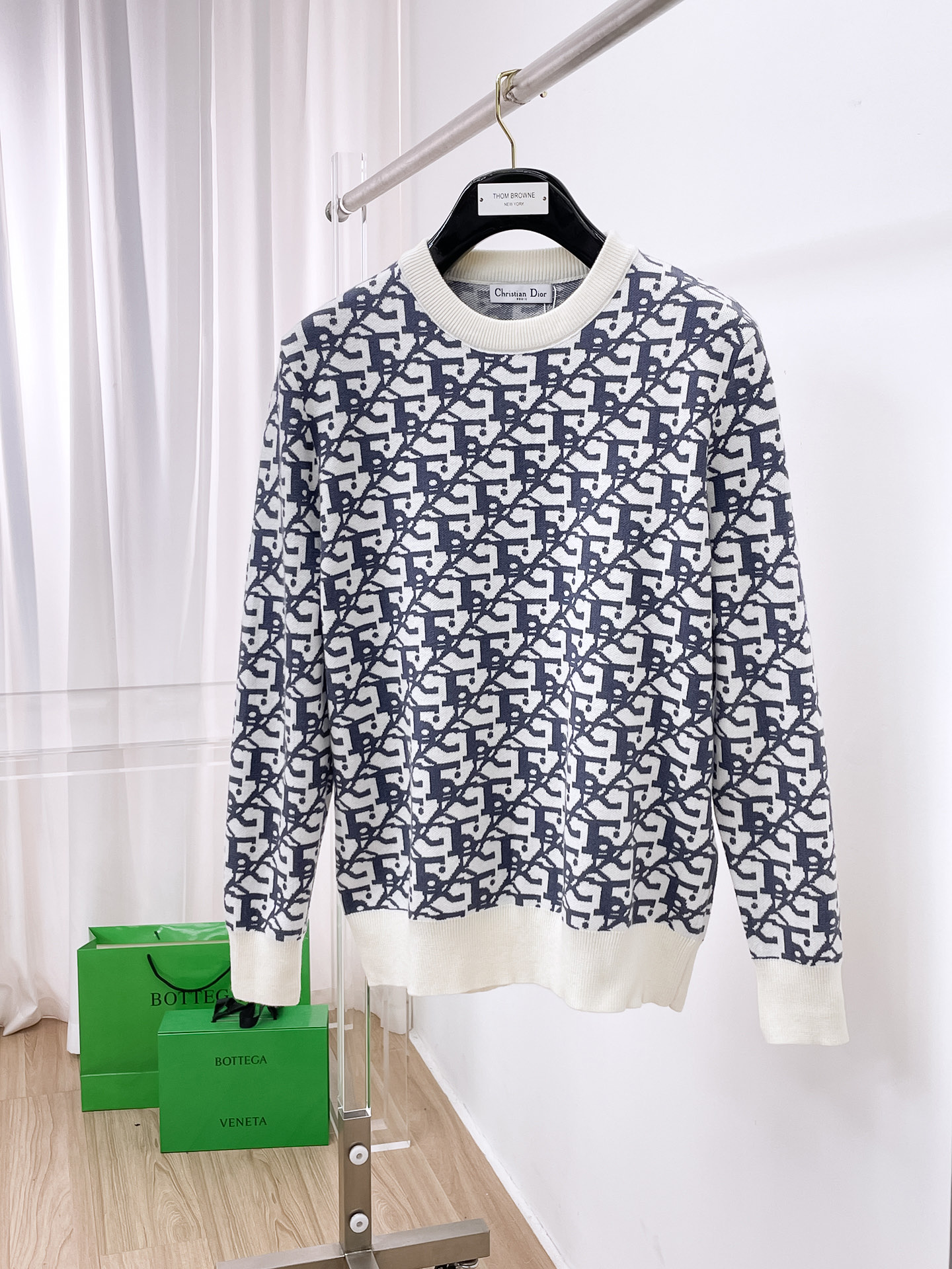 NO:514469,Dir* fit style M-XXXL The latest and most top multi-color jacquard ewe wool sweater, exquisite color combination with new trendy pullovers, the top quality counter is on sale, top production crafts imported fabrics, unique design of the counter, using imported high-end custom imported silk thread feels first-class!  Official website for sale, alexander wang19860909Dir*合身版型M-XXXL 最新最顶级多色提花字母羊毛针织衫,精致配色融合新款潮套头衫,最顶级的品质专柜在售,顶级制作工艺进口面料,专柜款独特设计,采用进口高端订制进口丝线手感一流！官网在售,,alexander wang,Men's clothing