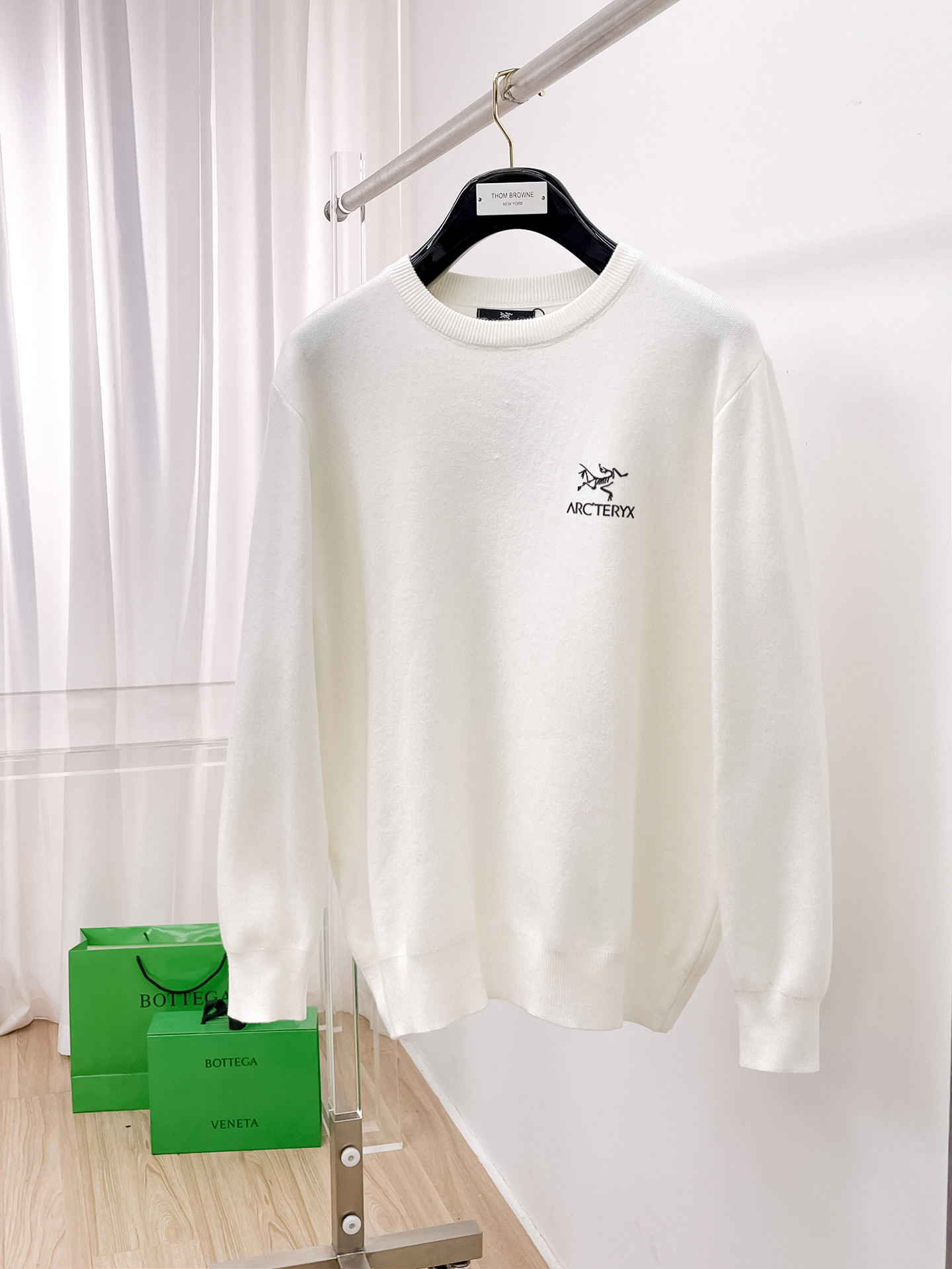 NO:514479,Archaeopteryx 2025 autumn and winter new product, counter synchronization, fashionable and unique ribbed round neck single-wear base must-have, wool-blend sweater, long-sleeved sweater, simple, elegant, noble temperament, three-dimensional silicone badge logo design, no too complicated craftsmanship, what you play is the fusion of design and material, simple European style, with imported wool knitted fabric, a base tool for autumn and winter!  Code number M~3XL, arc'teryx,sweaters,alexander wang19860909始祖鸟 2025秋冬新品 专柜同步 时尚别致罗纹圆领单穿打底必备款,采用羊毛混纺针织衫长袖毛衣,简约优雅高贵气质立体硅胶徽章logo设计 没有过多复杂的工艺 玩的就是设计与材质的融合 简约的欧式风格 配以进口羊毛针织面料,秋冬季打底神器！ 码数M~3XL,arc'teryx,sweaters,alexander wang,Men's clothing