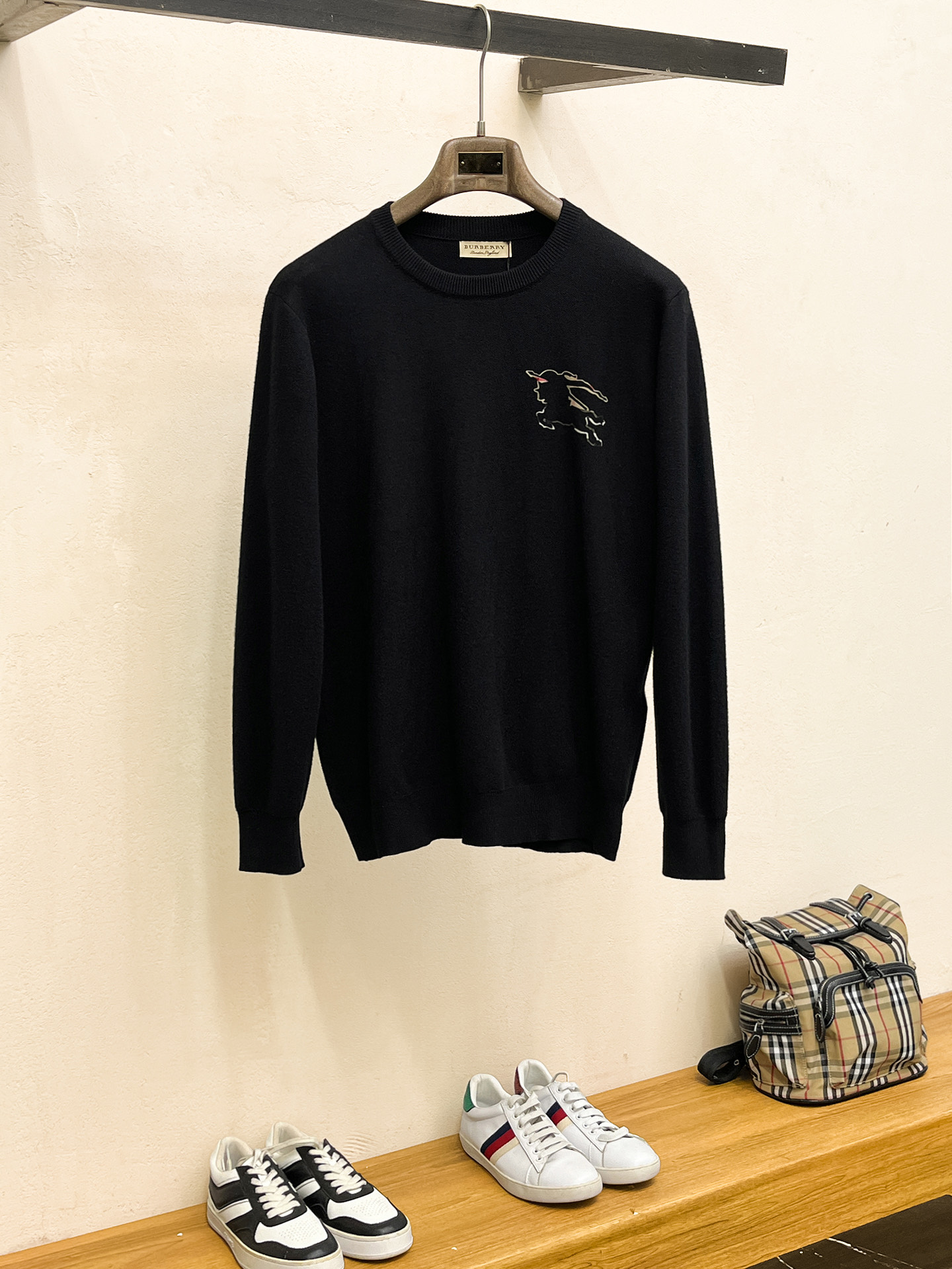 Burberry Wool Blend Sweater with Equestrian Knight Design, Slim Fit