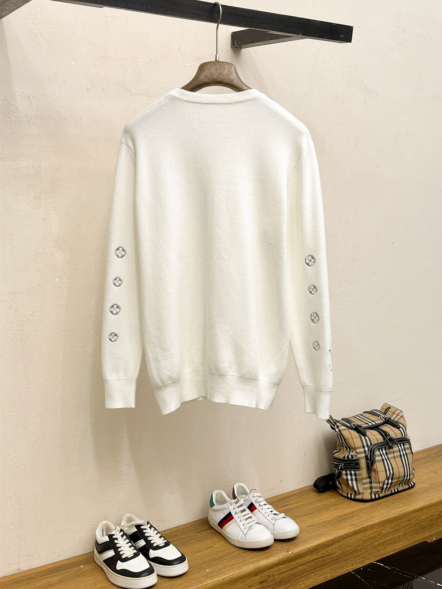 Louis Vuitton White Crewneck Sweater with Monogram Sleeves (M-3XL) 10 i1756427860638 84 0 8