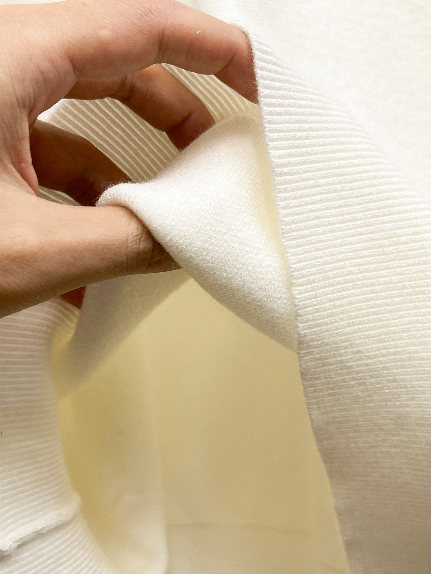 Louis Vuitton White Crewneck Sweater with Monogram Sleeves (M-3XL) 8 i1756427860741 4528 0 6