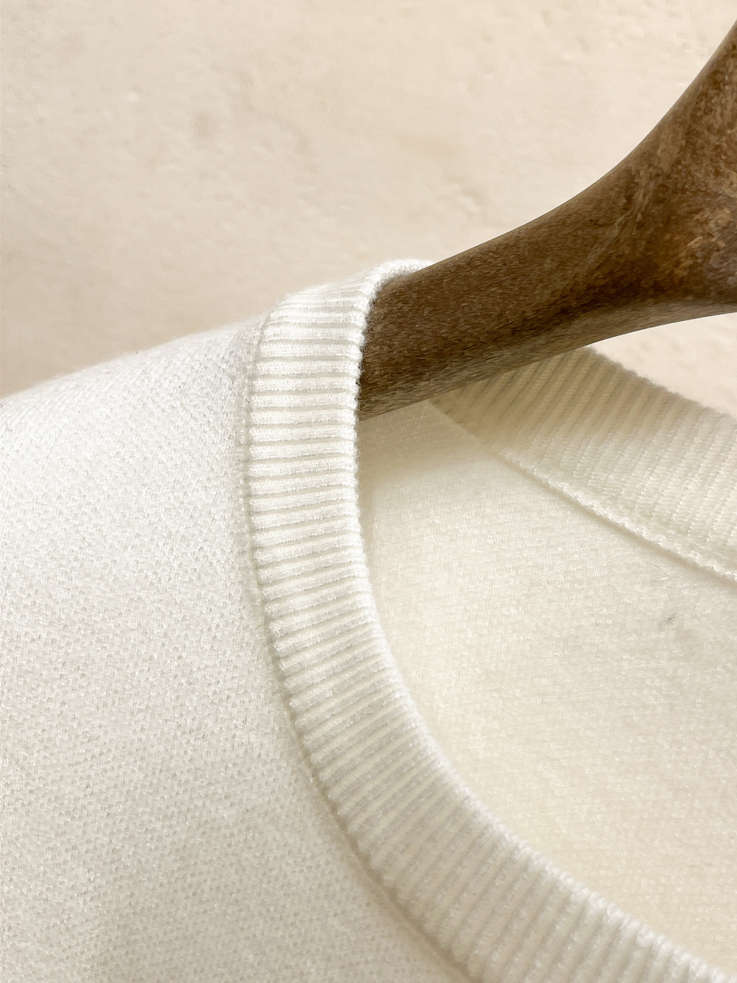 Louis Vuitton White Crewneck Sweater with Monogram Sleeves (M-3XL) 6 i1756427862312 4473 0 4