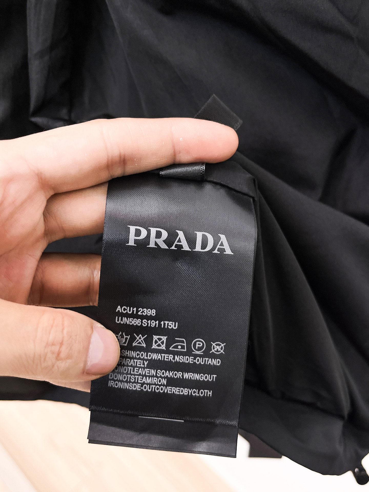 Prada 2025 Full-Logo Zip-Up Jacket: Crafted with Premium Materials 10 i1756948947286 9014 0 8