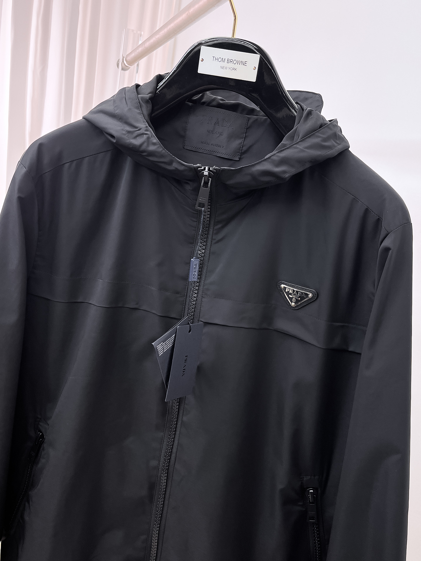 Prada 2025 Full-Logo Zip-Up Jacket: Crafted with Premium Materials 3 i1756948948850 7308 0 1