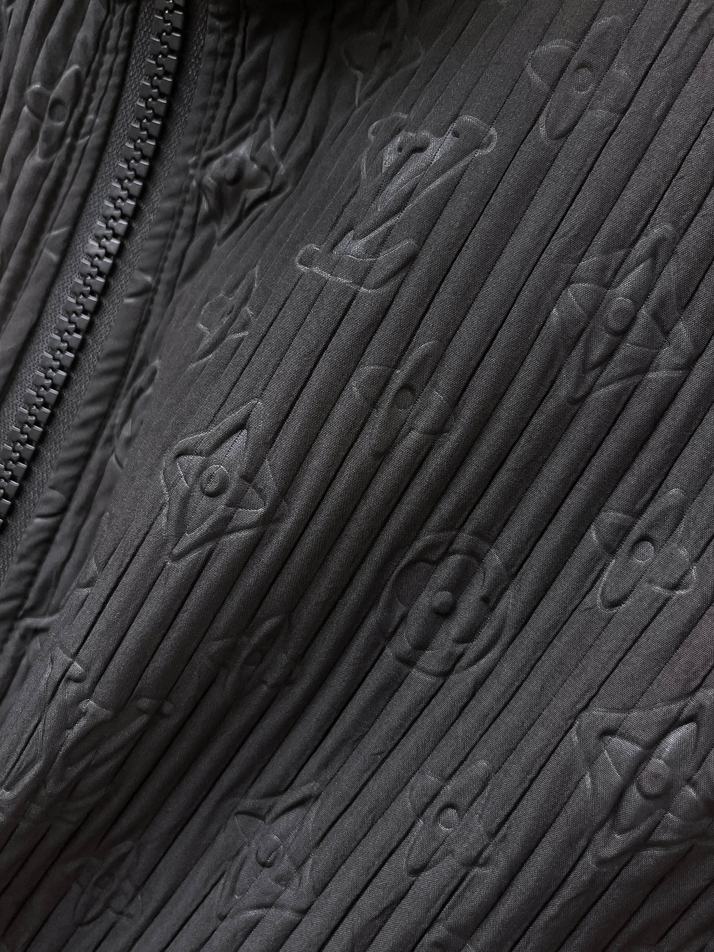 Louis Vuitton 2025 Fall/Winter Monogram Zip-Up Jacket - Luxurious & Stylish 4 i1756949009952 9251 0 2