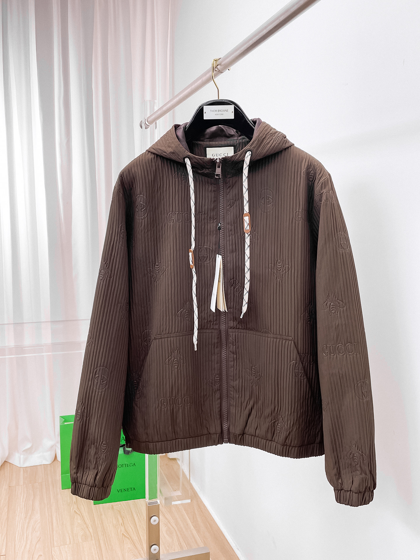 NO:598096,Gucci Gucci 2025 Autumn and Winter Jacket Top color all-over presbyopic zipper metal original jacket jacket, exquisite crafts counter fabric, top element fusion, classic jacket complete with 3 standards, trendy men's fashion, both upper body comfort and unparalleled existence Size M-3XL,,gucci,gucci,jackets & coats,jackets & coats,alexander wang19860909古驰 Gucci 2025秋冬外套 顶级颜色满幅老花拉链金属原版打造夹克外套,精致工艺专柜面料,顶级元素融合打造,经典外套3标齐全,潮男时尚,无论是上身舒适度还是都是无可比拟的存在 码数M-3XL,,gucci,gucci,jackets & coats,jackets & coats,alexander wang,Men's clothing