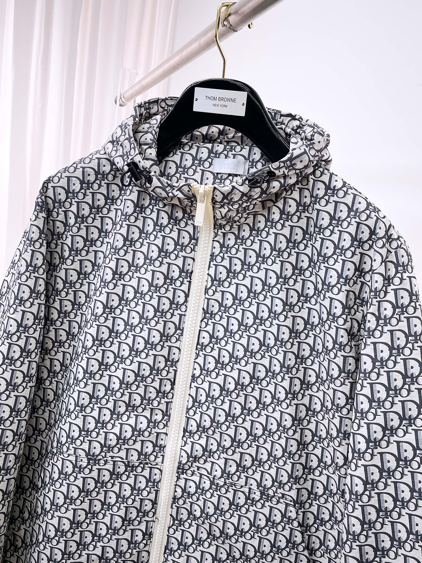 Dior 2025 Fall/Winter Jacket with All-Over Logo Print and Zipper Details 3 i1756949079593 3069 0 1