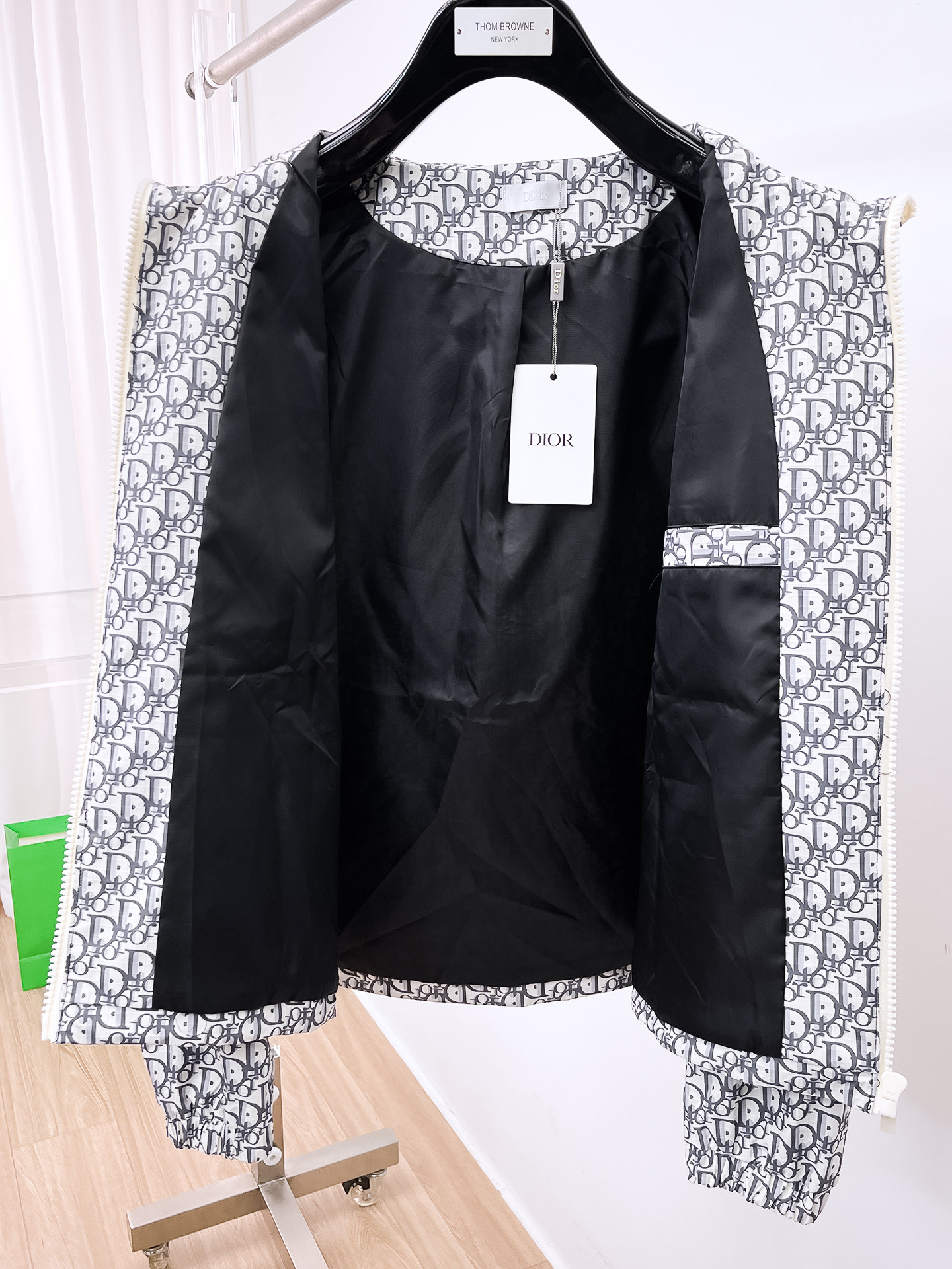 Dior 2025 Fall/Winter Jacket with All-Over Logo Print and Zipper Details 8 i1756949079669 948 0 6