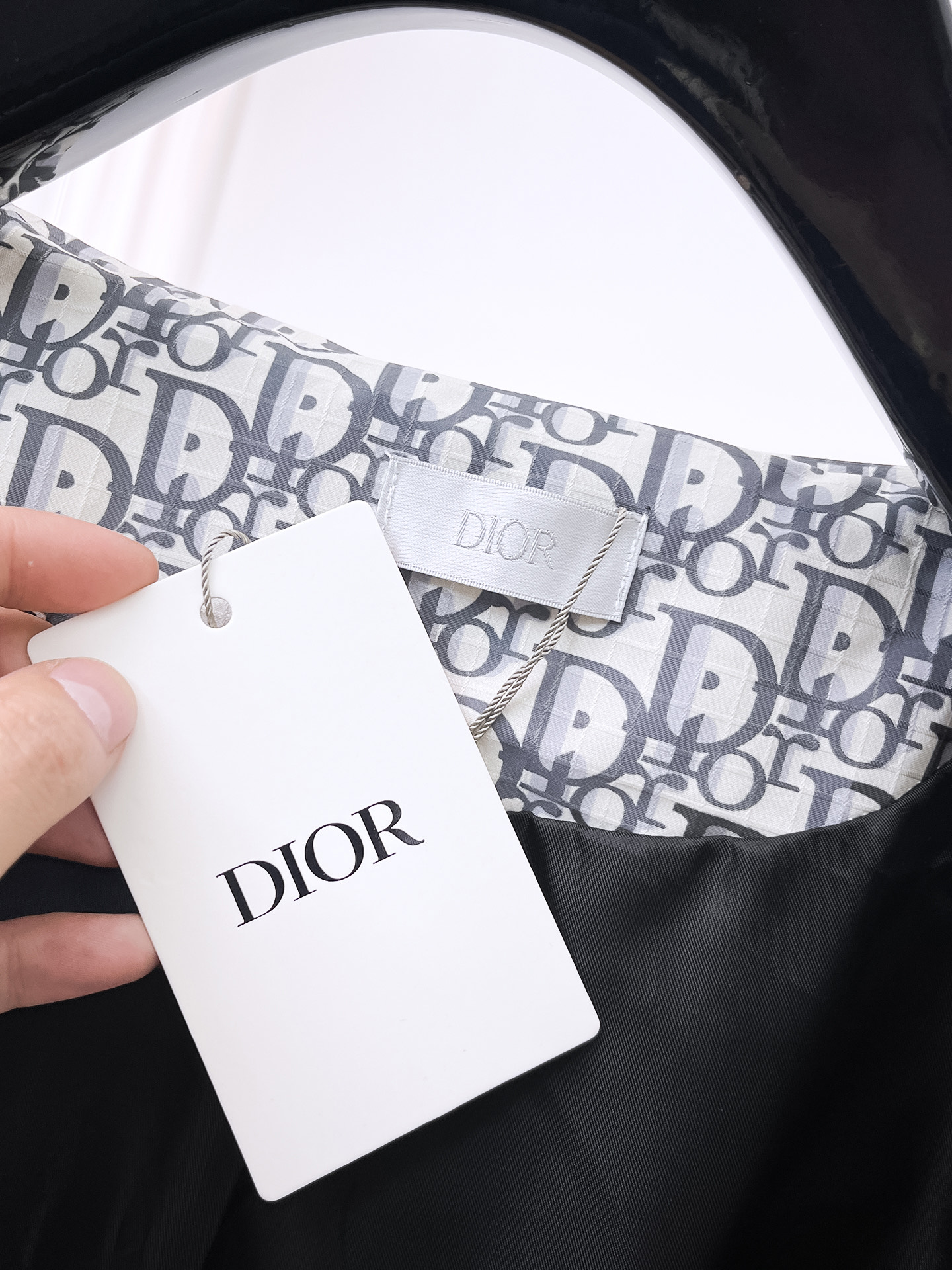 Dior 2025 Fall/Winter Jacket with All-Over Logo Print and Zipper Details 9 i1756949079684 9878 0 7
