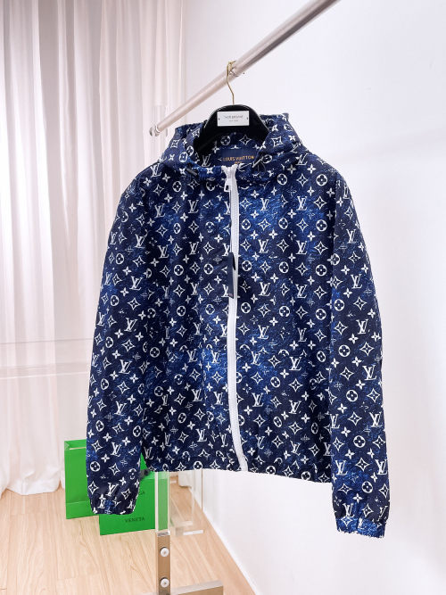 Louis Vuitton 2025 Fall/Winter Monogram Print Jacket with Zipper - Stylish Outerwear 1 Louis Vuitton 2025 Fall/Winter Monogram Print Jacket with Zipper - Stylish Outerwear