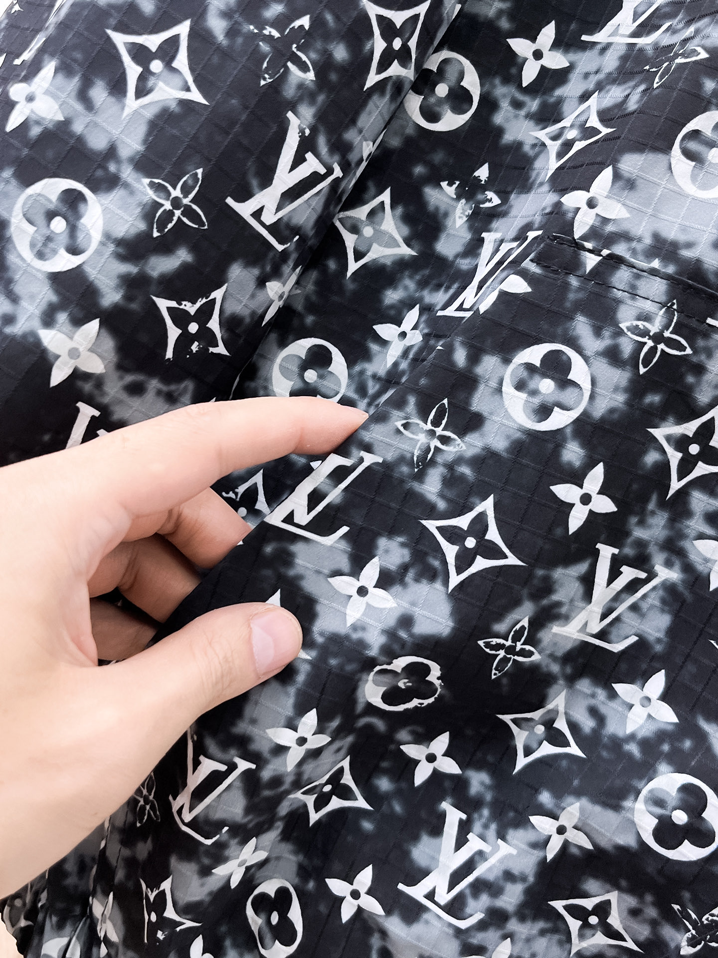 Louis Vuitton 2025 Fall/Winter Full Monogram Print Zip-Up Jacket 7 i1756949301032 1963 0 5