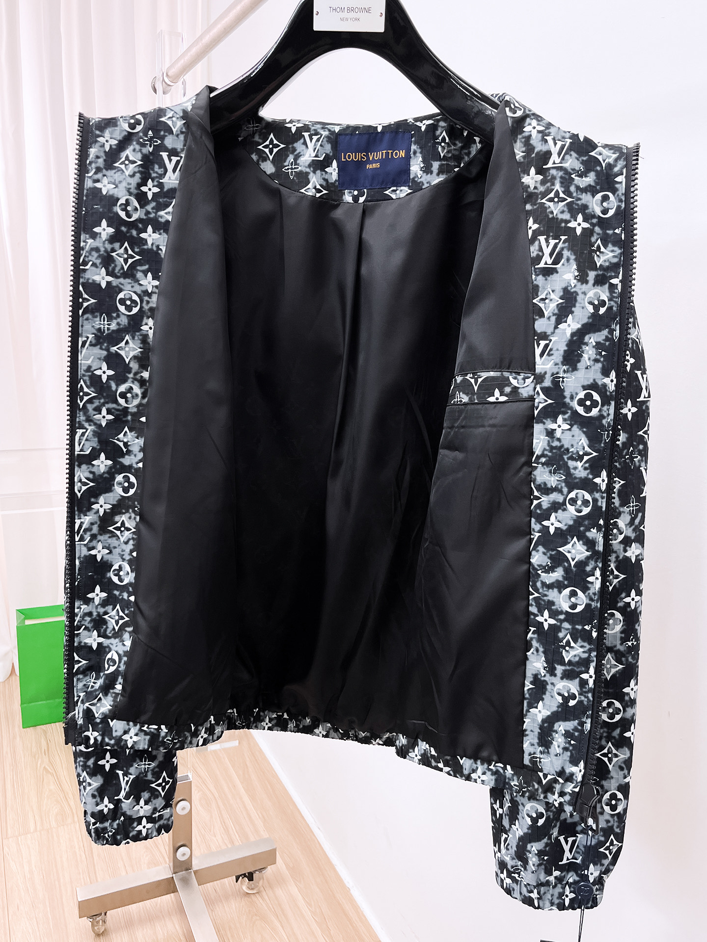 Louis Vuitton 2025 Fall/Winter Full Monogram Print Zip-Up Jacket 9 i1756949302754 2145 0 7