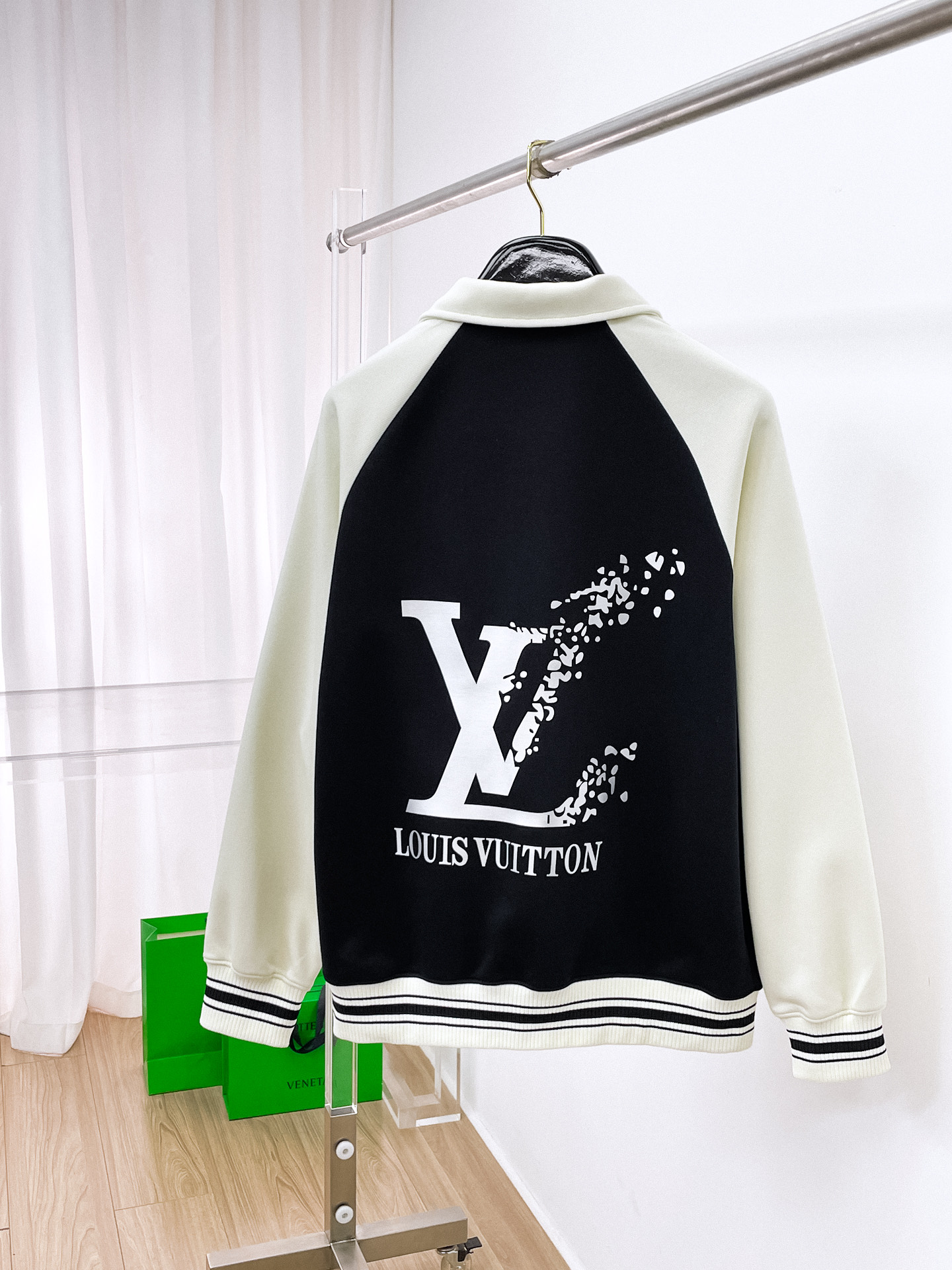 PLV 25ss早秋【新品】夹克外套爆款 秋冬专柜新款休闲时尚夹克外套！超前卫设计风格 细腻舒适 穿着非