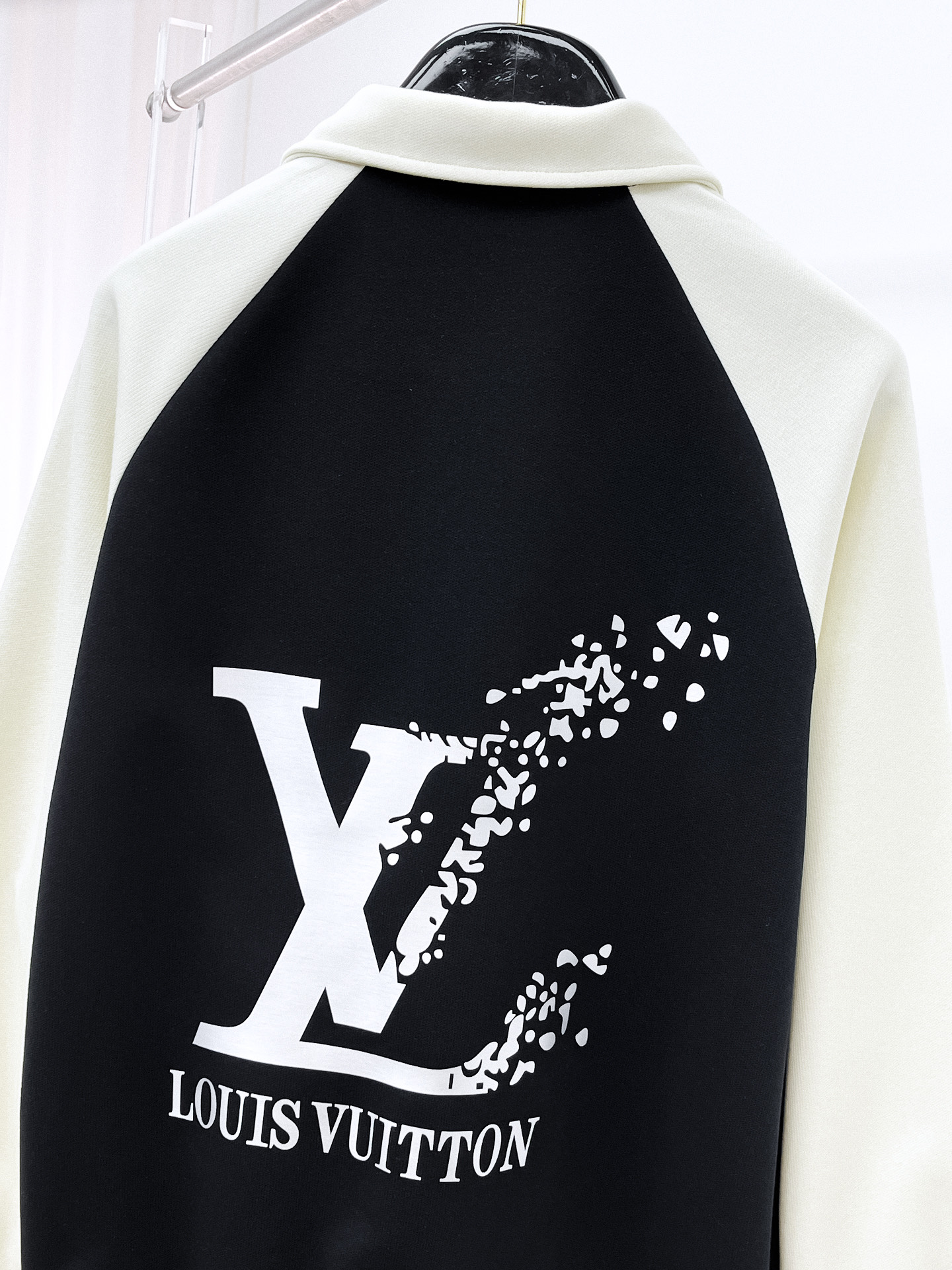 PLV 25ss早秋【新品】夹克外套爆款 秋冬专柜新款休闲时尚夹克外套！超前卫设计风格 细腻舒适 穿着非