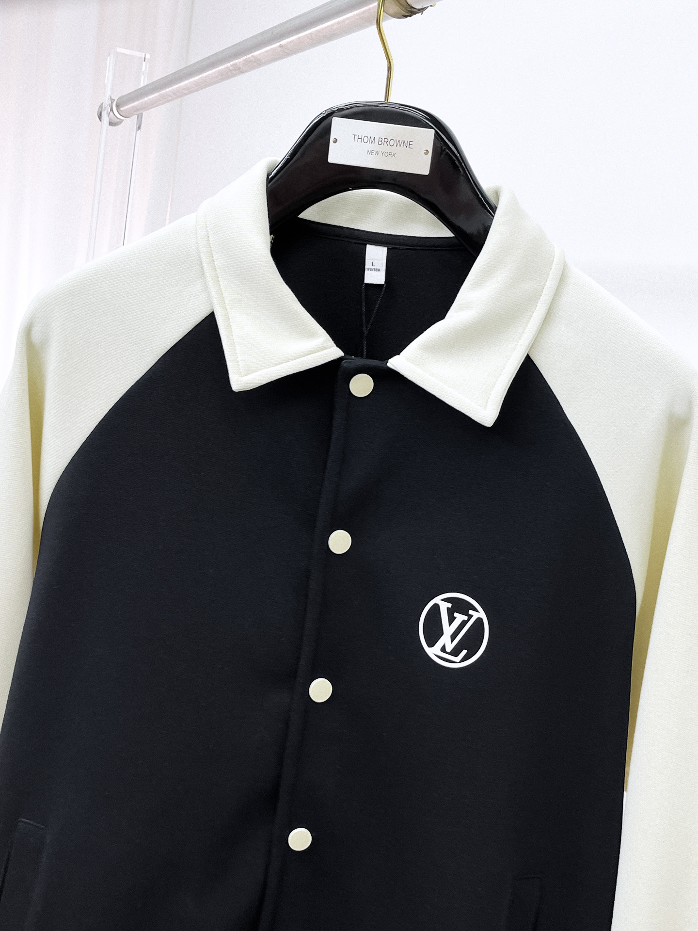 PLV 25ss早秋【新品】夹克外套爆款 秋冬专柜新款休闲时尚夹克外套！超前卫设计风格 细腻舒适 穿着非