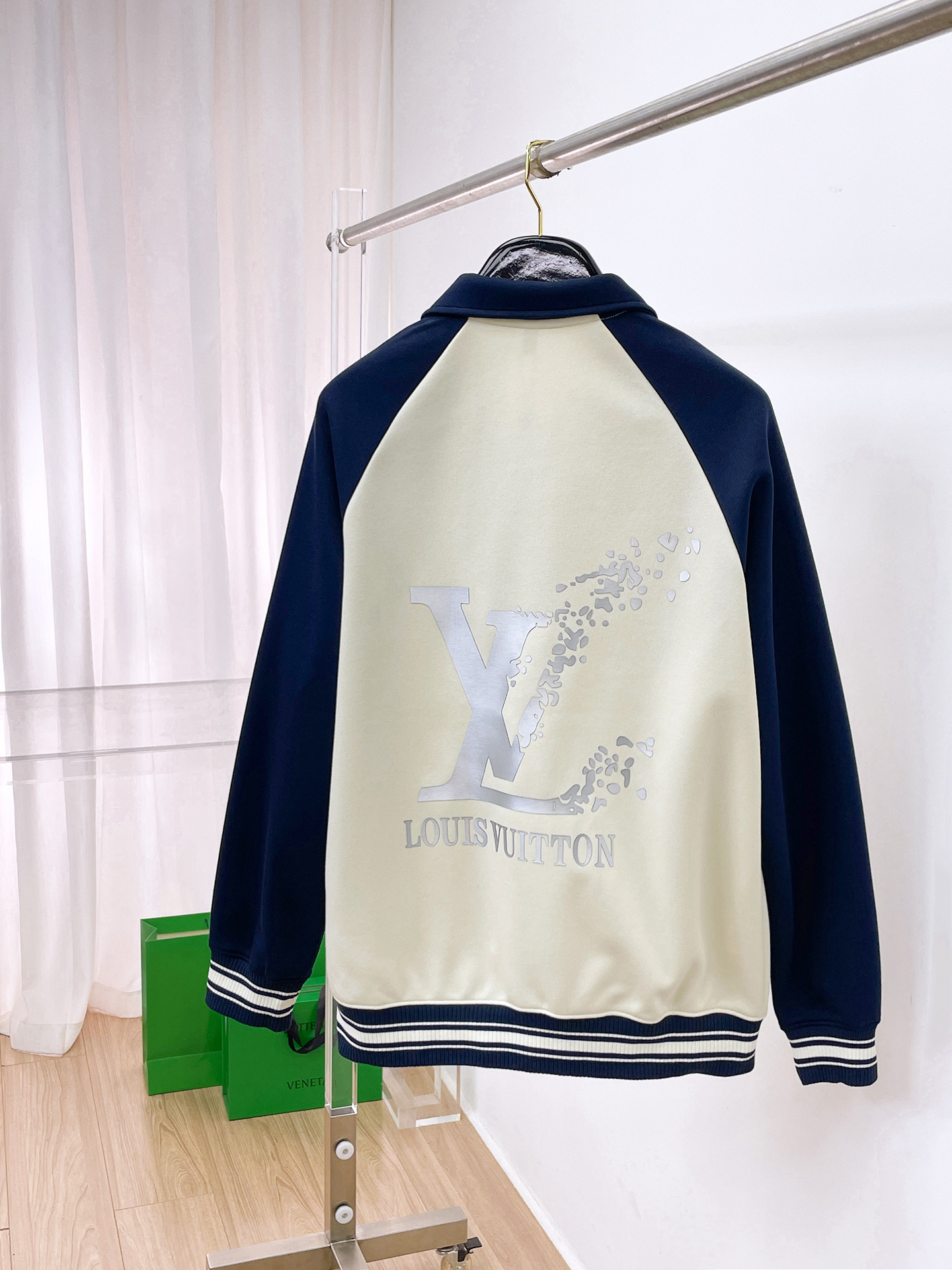 PLV 25ss早秋【新品】夹克外套爆款 秋冬专柜新款休闲时尚夹克外套！超前卫设计风格 细腻舒适 穿着非