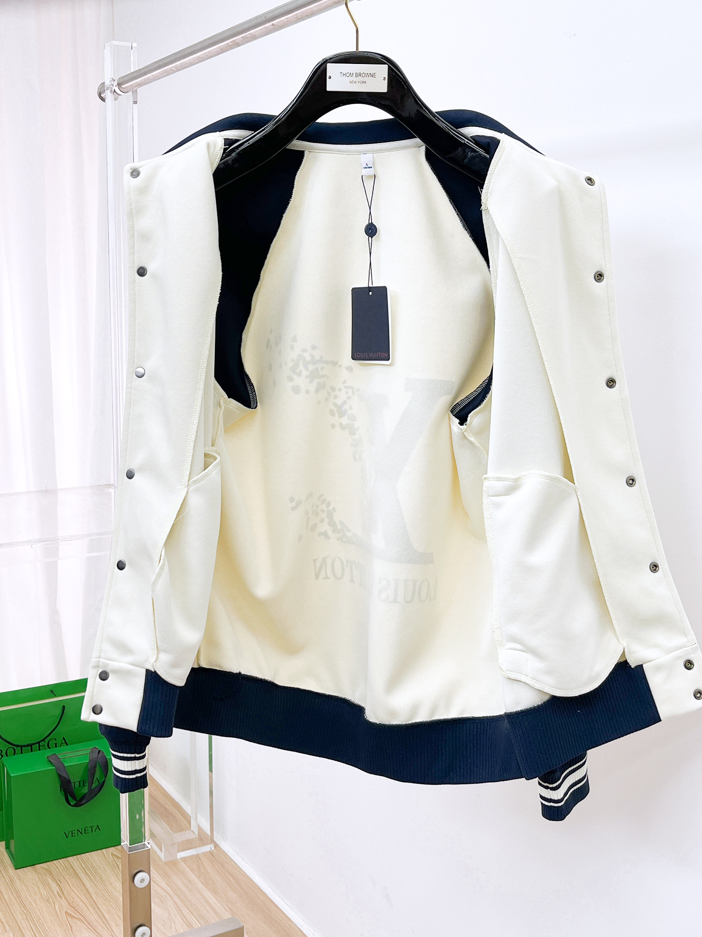 PLV 25ss早秋【新品】夹克外套爆款 秋冬专柜新款休闲时尚夹克外套！超前卫设计风格 细腻舒适 穿着非