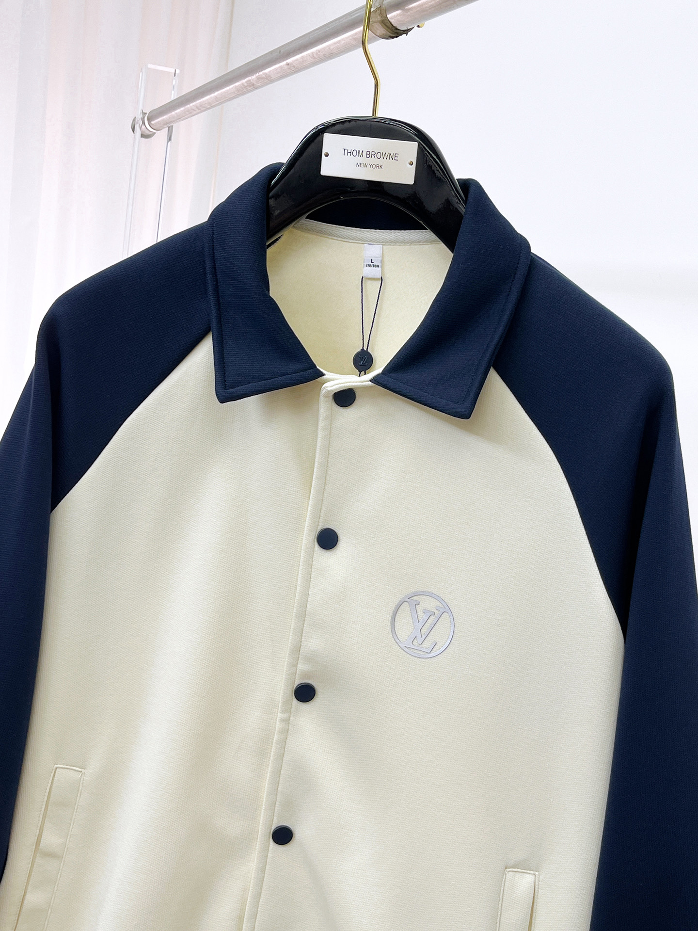 PLV 25ss早秋【新品】夹克外套爆款 秋冬专柜新款休闲时尚夹克外套！超前卫设计风格 细腻舒适 穿着非