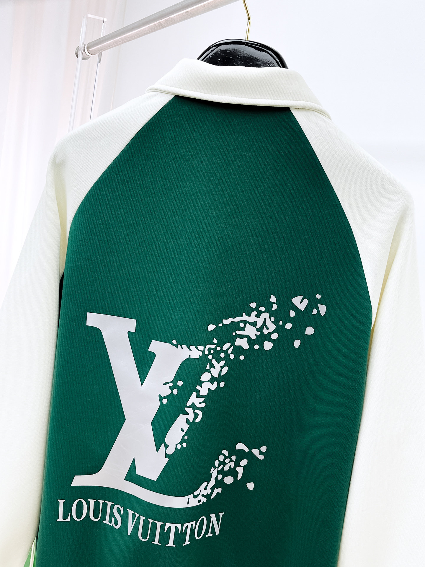 PLV 25ss早秋【新品】夹克外套爆款 秋冬专柜新款休闲时尚夹克外套！超前卫设计风格 细腻舒适 穿着非