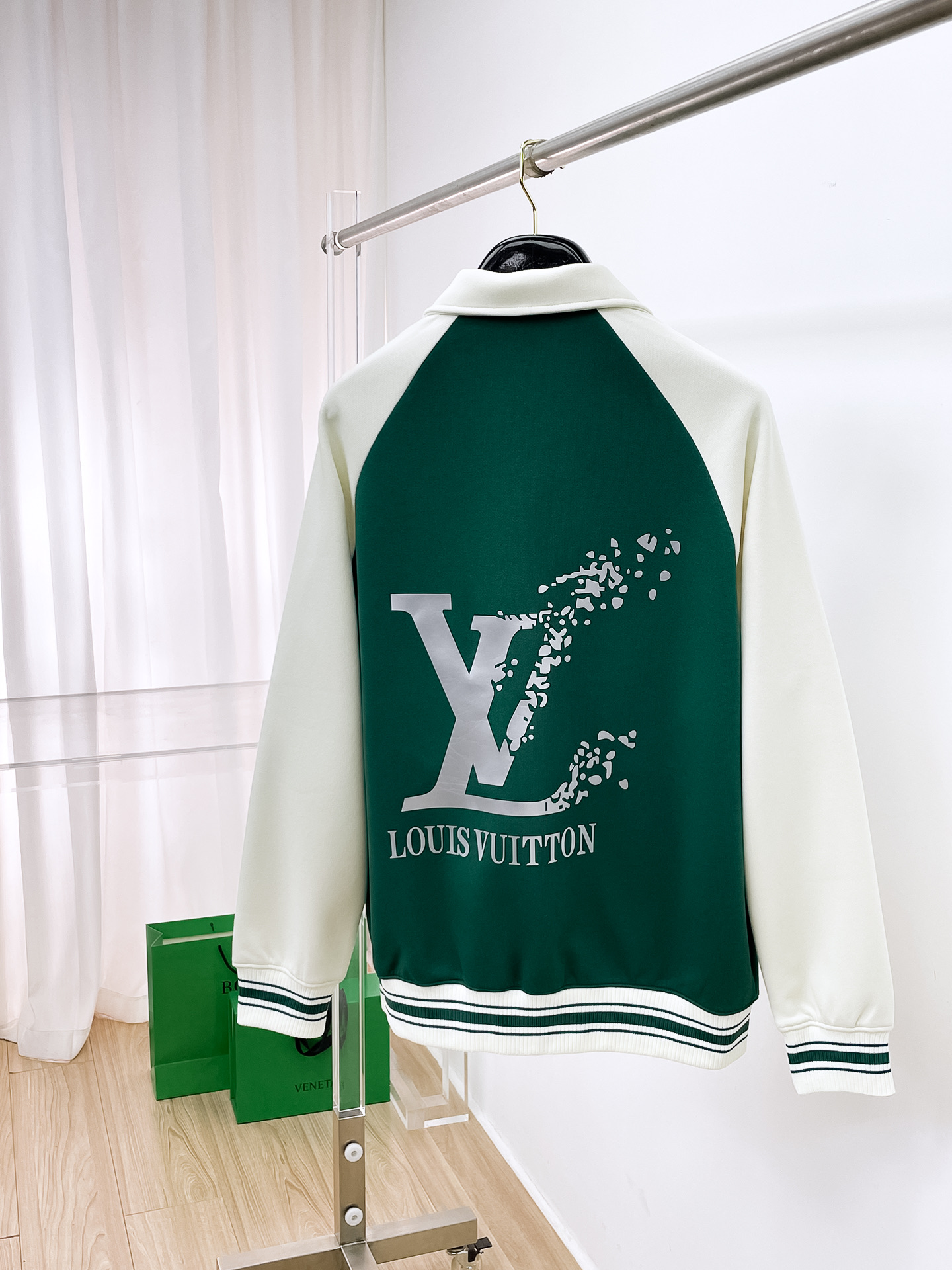 PLV 25ss早秋【新品】夹克外套爆款 秋冬专柜新款休闲时尚夹克外套！超前卫设计风格 细腻舒适 穿着非