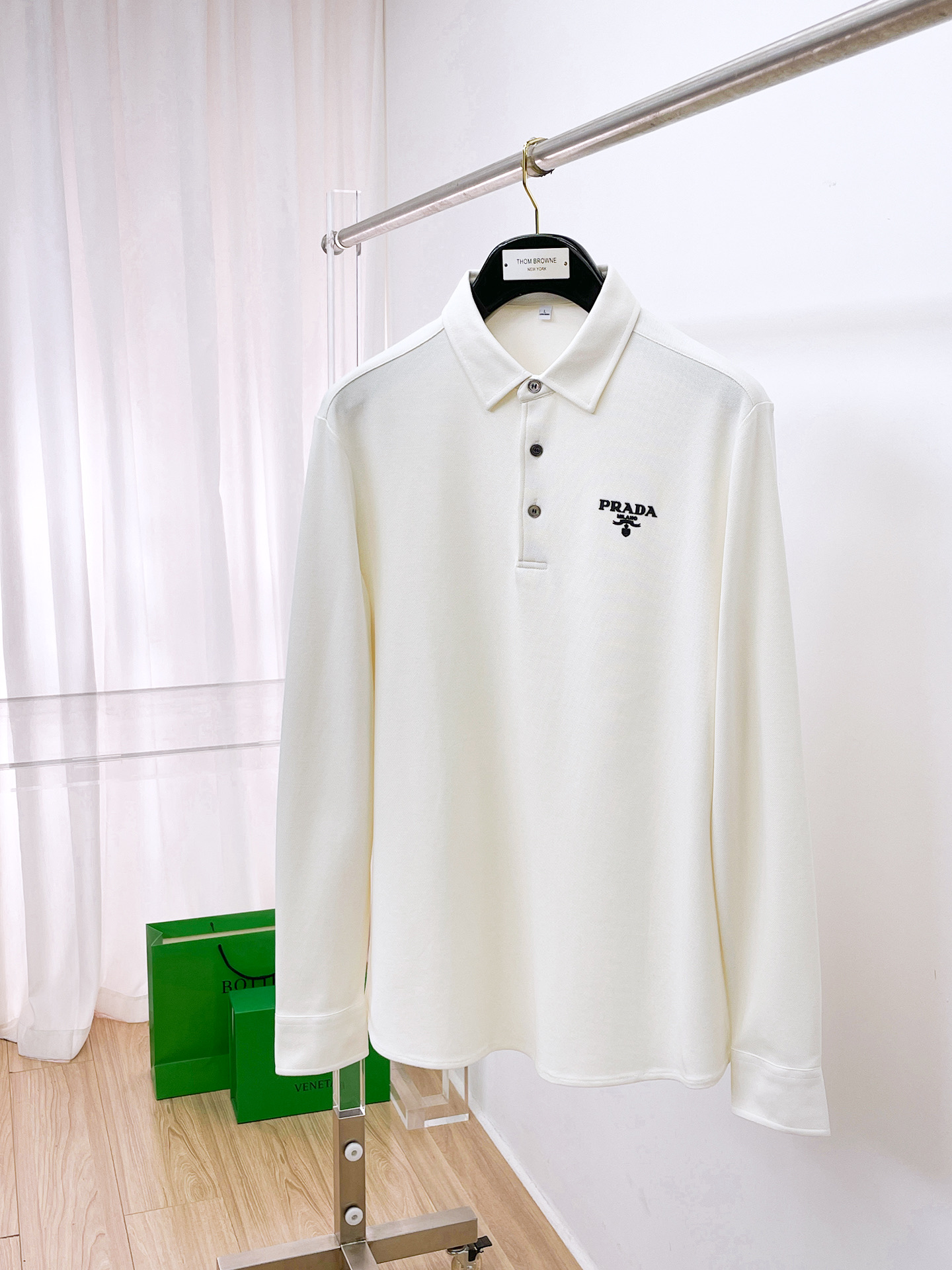 P普拉达 25ss早秋【新品】圆领打底衫单穿卫衣爆款 超前卫设计风格 细腻舒适 穿着非常轻便不易起皱。多