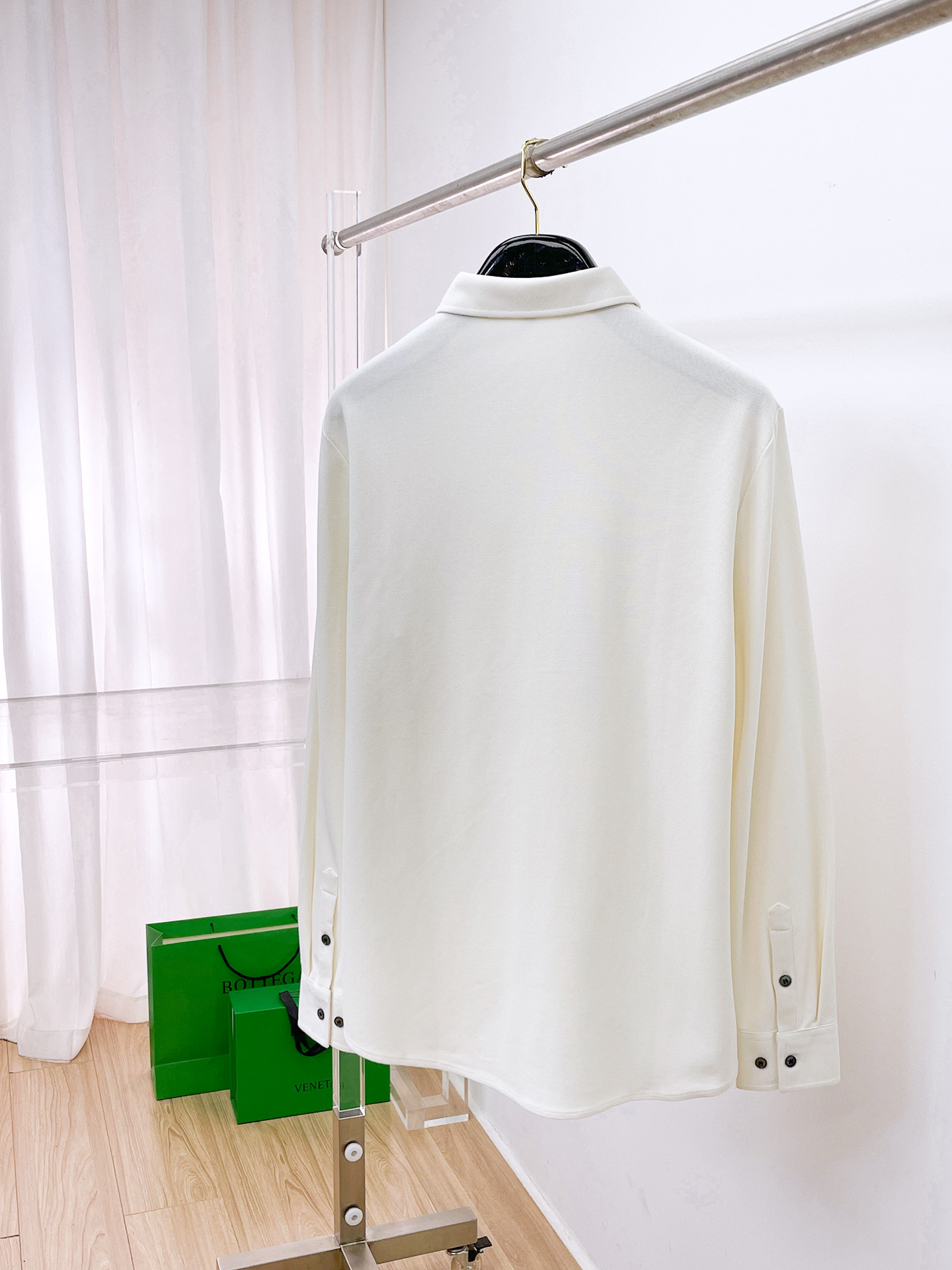 P普拉达 25ss早秋【新品】圆领打底衫单穿卫衣爆款 超前卫设计风格 细腻舒适 穿着非常轻便不易起皱。多