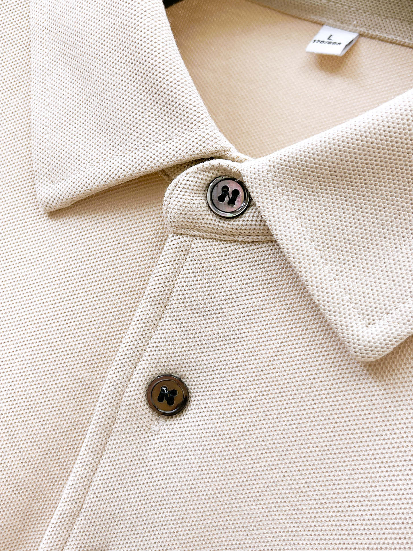 P普拉达 25ss早秋【新品】圆领打底衫单穿卫衣爆款 超前卫设计风格 细腻舒适 穿着非常轻便不易起皱。多