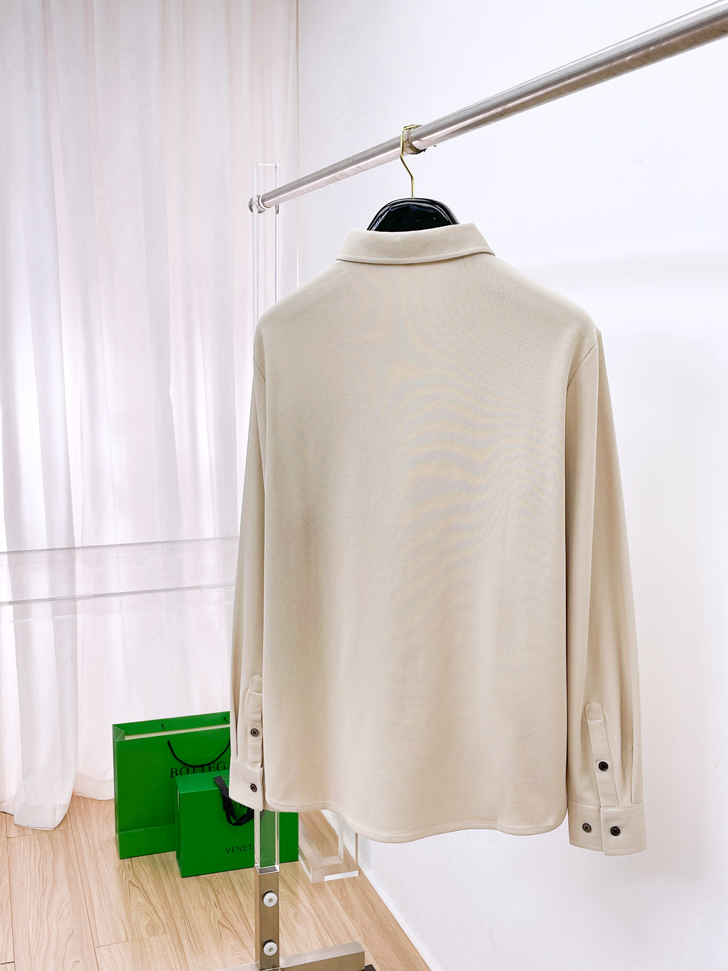 P普拉达 25ss早秋【新品】圆领打底衫单穿卫衣爆款 超前卫设计风格 细腻舒适 穿着非常轻便不易起皱。多