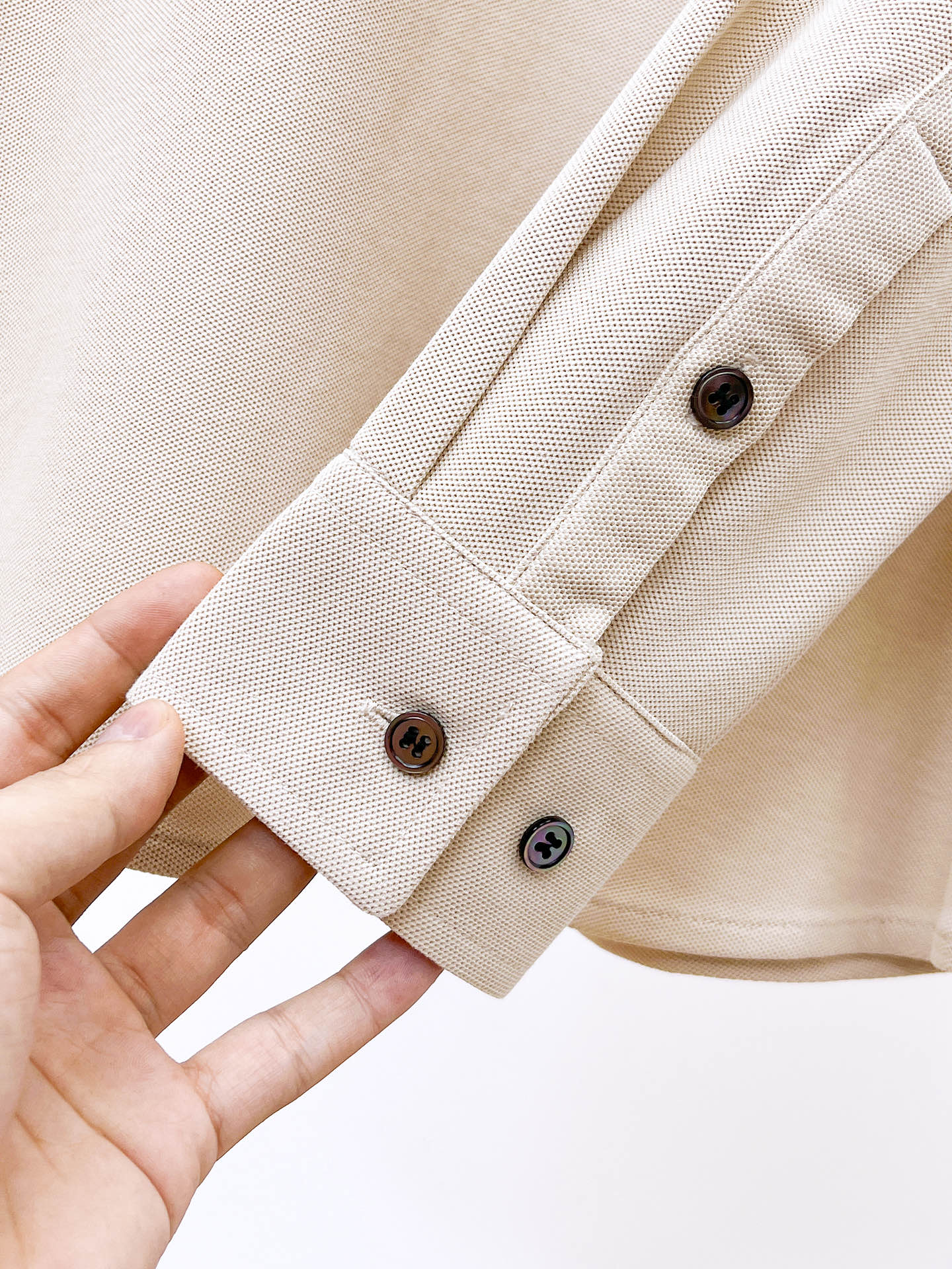 P普拉达 25ss早秋【新品】圆领打底衫单穿卫衣爆款 超前卫设计风格 细腻舒适 穿着非常轻便不易起皱。多