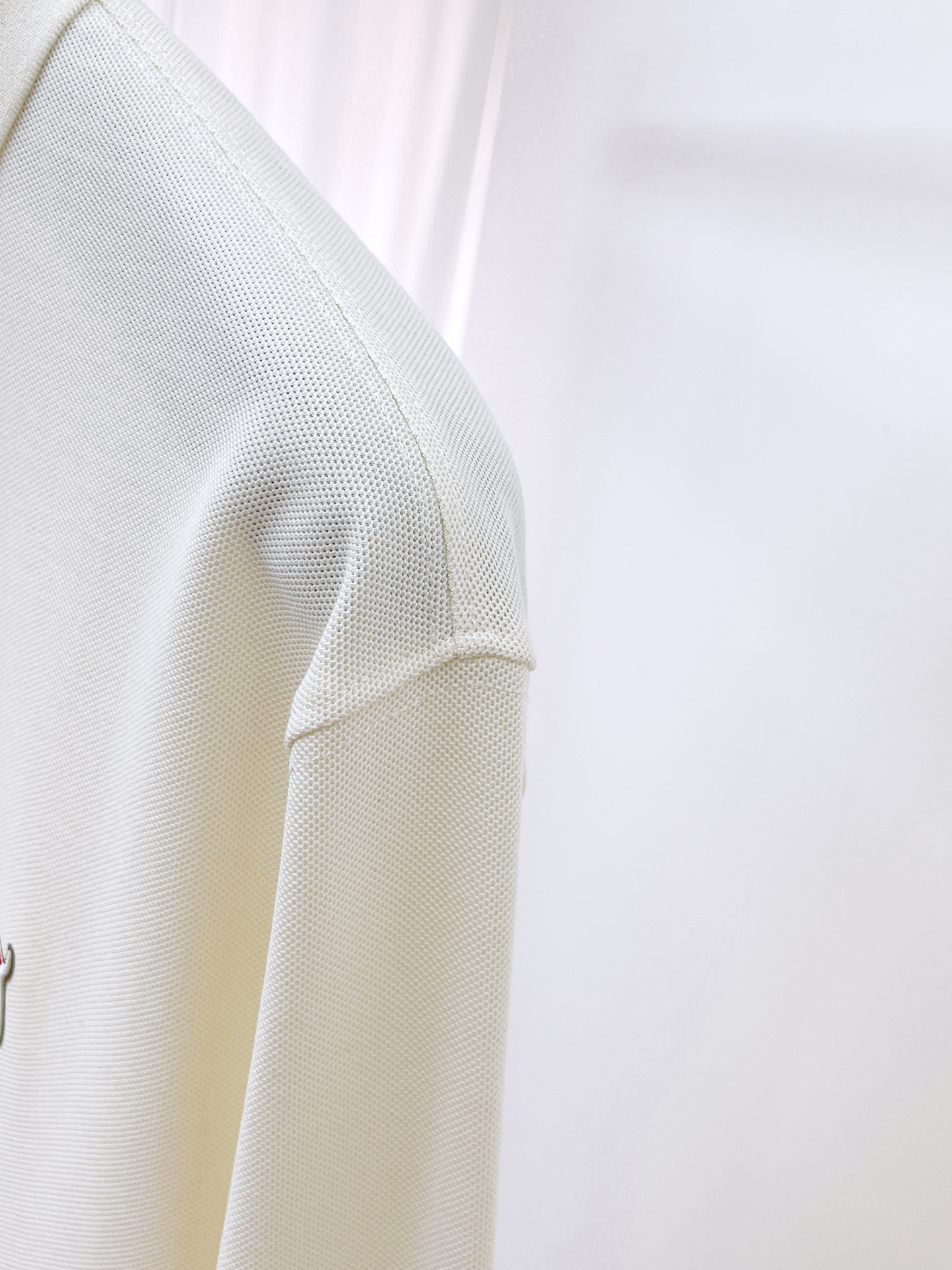 PTB 25ss早秋【新品】圆领打底衫单穿卫衣爆款 超前卫设计风格 细腻舒适 穿着非常轻便不易起皱。多重