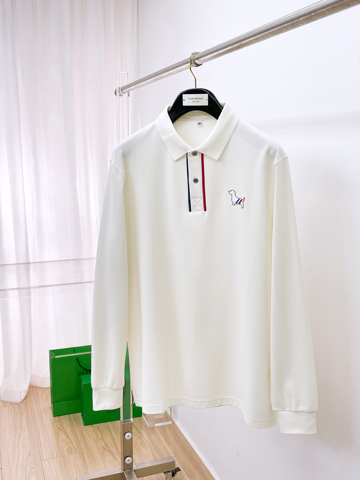 NO:601888,TB 25ss early autumn [new product] round neck bottoming shirt is a popular single-wear sweatshirt. Ultra-avant-garde design style. Delicate and comfortable. Very light and not easy to wrinkle. Multiple craftsmanship. The overall design is quite visual. The upper body is casual and stylish, with a certain degree of stiffness. It is definitely recommended for the temperament that is at the forefront of fashion. It is a must-have for urban leisure. Size M-3XL, hoodie, sweatshirts, alexander wang19860909TB 25ss早秋【新品】圆领打底衫单穿卫衣爆款 超前卫设计风格 细腻舒适 穿着非常轻便不易起皱.多重重工艺 整体的设计颇具视觉感,上身休闲有型,有一定的挺括度,绝对走在时尚最尖端的气质感推荐,都市休闲必备.码数M-3XL,,hoodie,sweatshirts,alexander wang,Men's clothing