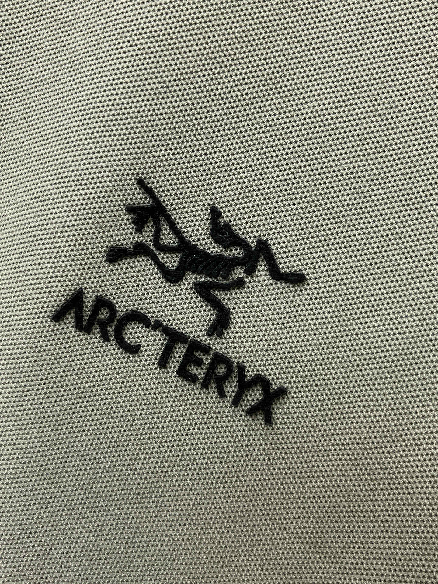 P始祖鸟 25ss早秋【新品】圆领打底衫单穿卫衣爆款 超前卫设计风格 细腻舒适 穿着非常轻便不易起皱。多