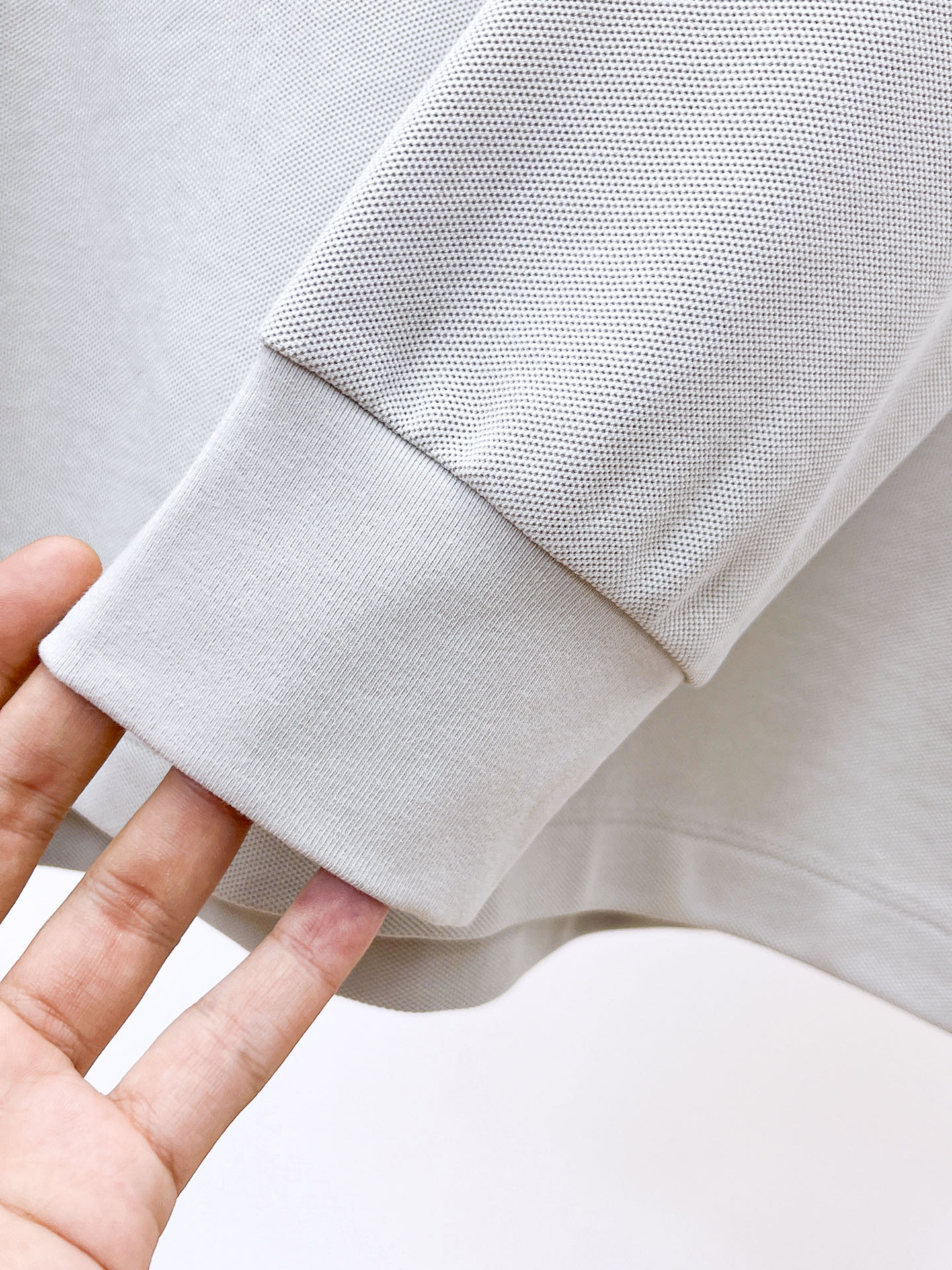 P始祖鸟 25ss早秋【新品】圆领打底衫单穿卫衣爆款 超前卫设计风格 细腻舒适 穿着非常轻便不易起皱。多