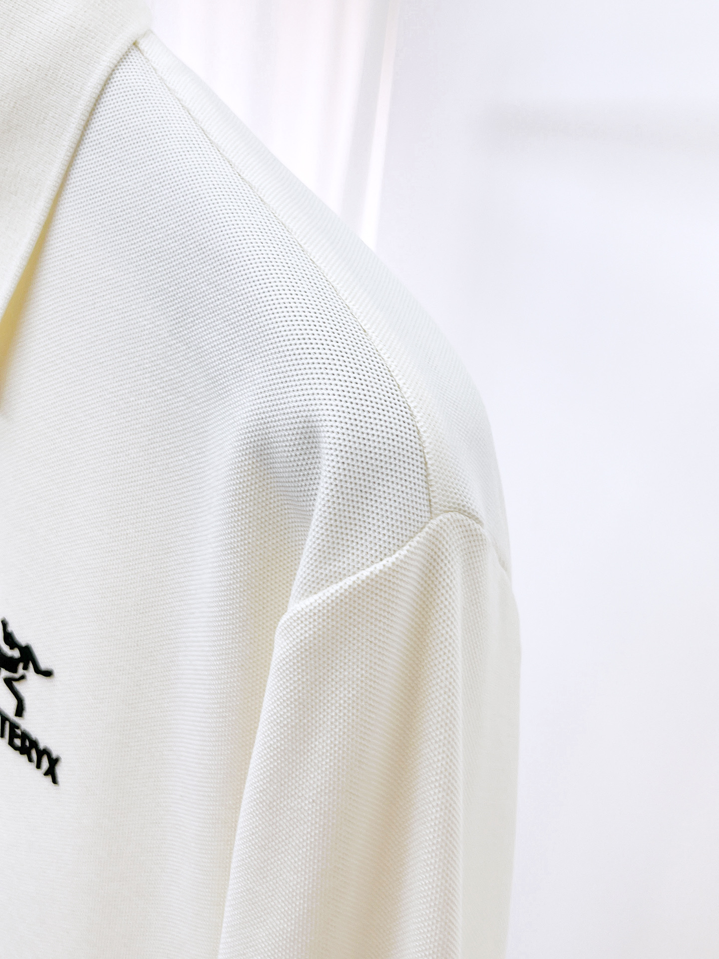 P始祖鸟 25ss早秋【新品】圆领打底衫单穿卫衣爆款 超前卫设计风格 细腻舒适 穿着非常轻便不易起皱。多