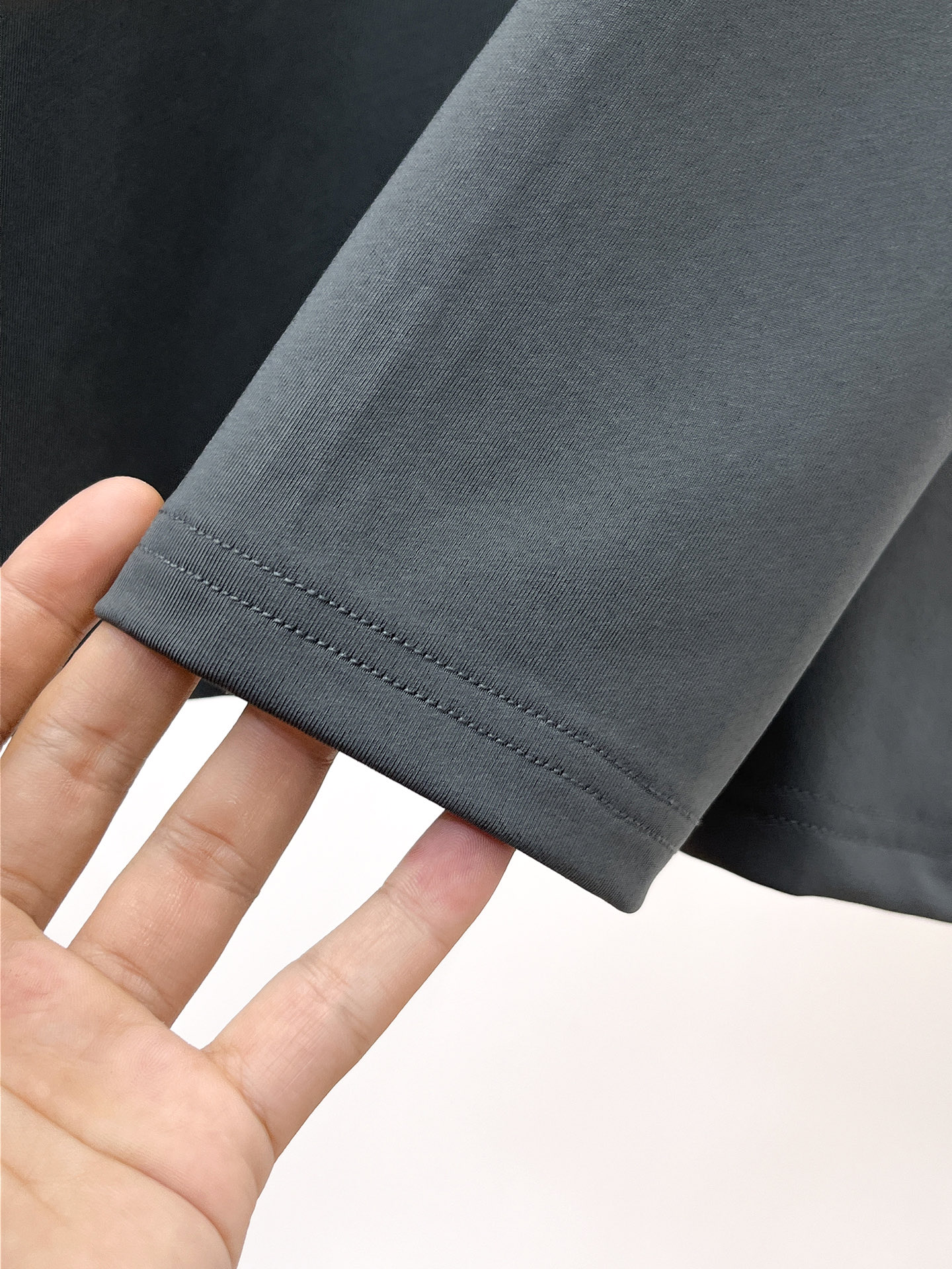 PALO 25ss早秋【新品】圆领打底衫单穿卫衣爆款 超前卫设计风格 细腻舒适 穿着非常轻便不易起皱。多