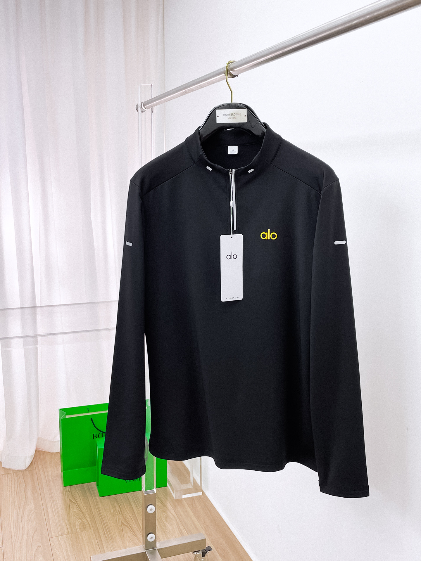 NO:601899,ALO 25ss early autumn [new product] round neck bottoming shirt is popular for single-wear sweatshirts. Ultra-avant-garde design style. Delicate and comfortable. Very light and not easy to wrinkle. Multiple craftsmanship. The overall design is quite visual. The upper body is casual and stylish, with a certain degree of stiffness. It is definitely recommended for the temperament that is at the forefront of fashion. It is a must-have for urban leisure. Size M-3XL, hoodie, sweatshirts, alexander wang19860909ALO 25ss早秋【新品】圆领打底衫单穿卫衣爆款 超前卫设计风格 细腻舒适 穿着非常轻便不易起皱.多重重工艺 整体的设计颇具视觉感,上身休闲有型,有一定的挺括度,绝对走在时尚最尖端的气质感推荐,都市休闲必备.码数M-3XL,,hoodie,sweatshirts,alexander wang,Men's clothing