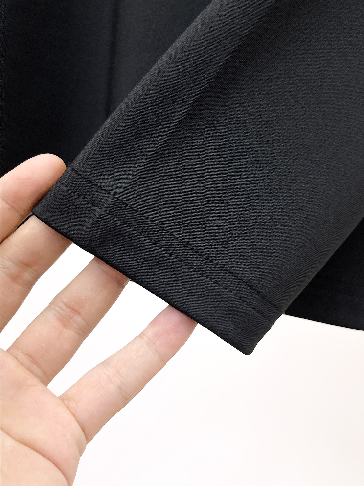 PALO 25ss早秋【新品】圆领打底衫单穿卫衣爆款 超前卫设计风格 细腻舒适 穿着非常轻便不易起皱。多