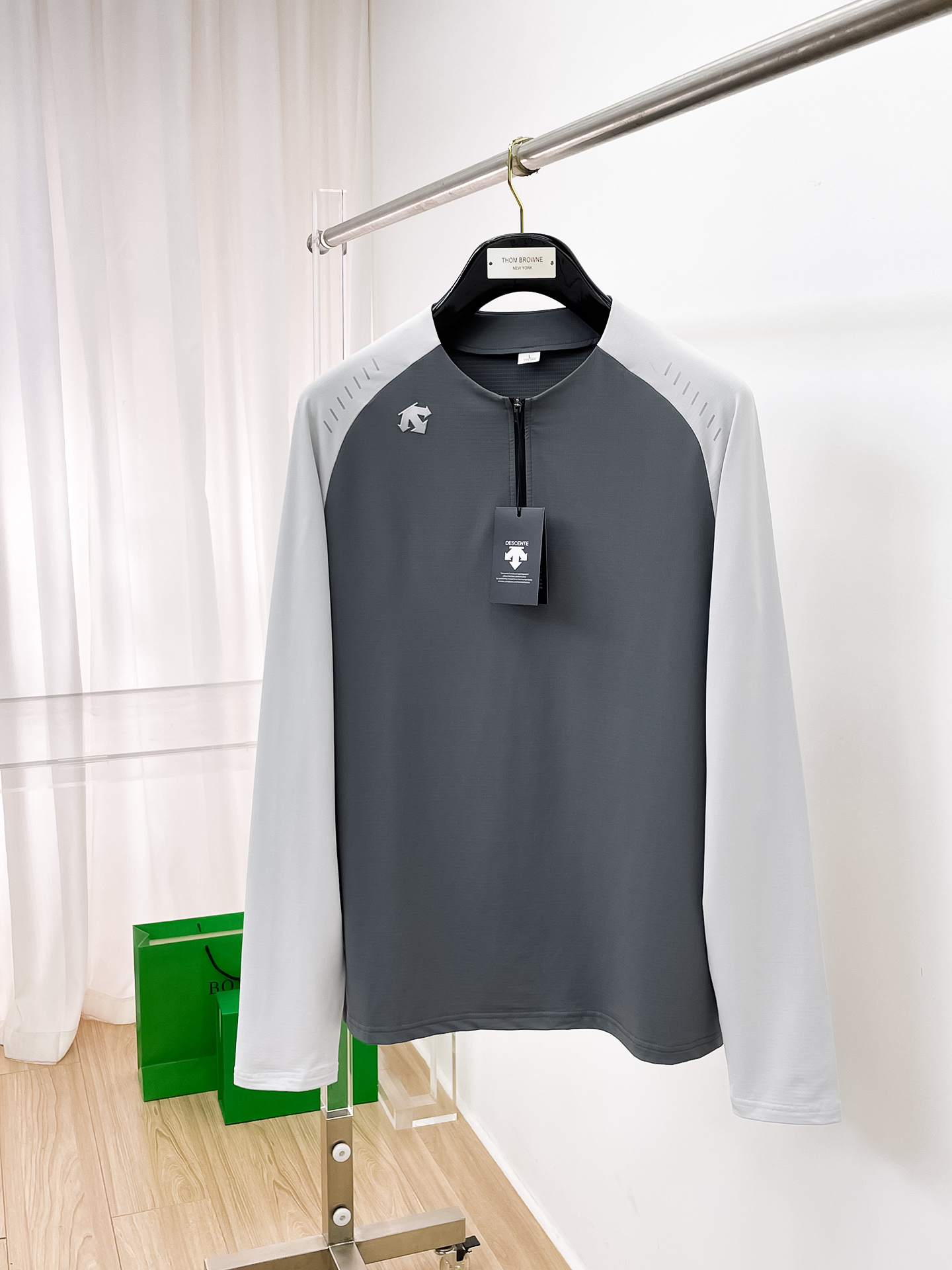 P迪桑特 25ss早秋【新品】圆领打底衫单穿卫衣爆款 超前卫设计风格 细腻舒适 穿着非常轻便不易起皱。多