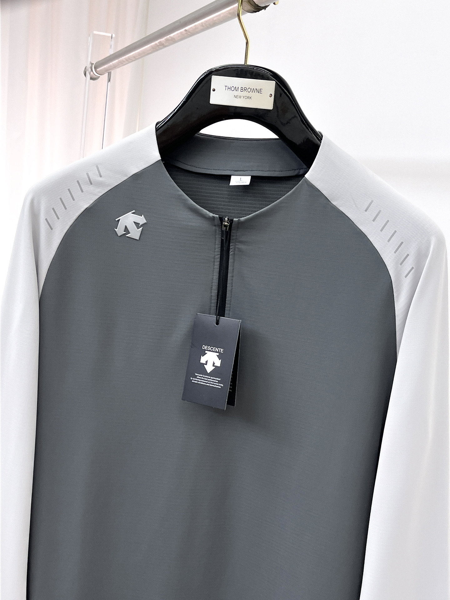 P迪桑特 25ss早秋【新品】圆领打底衫单穿卫衣爆款 超前卫设计风格 细腻舒适 穿着非常轻便不易起皱。多