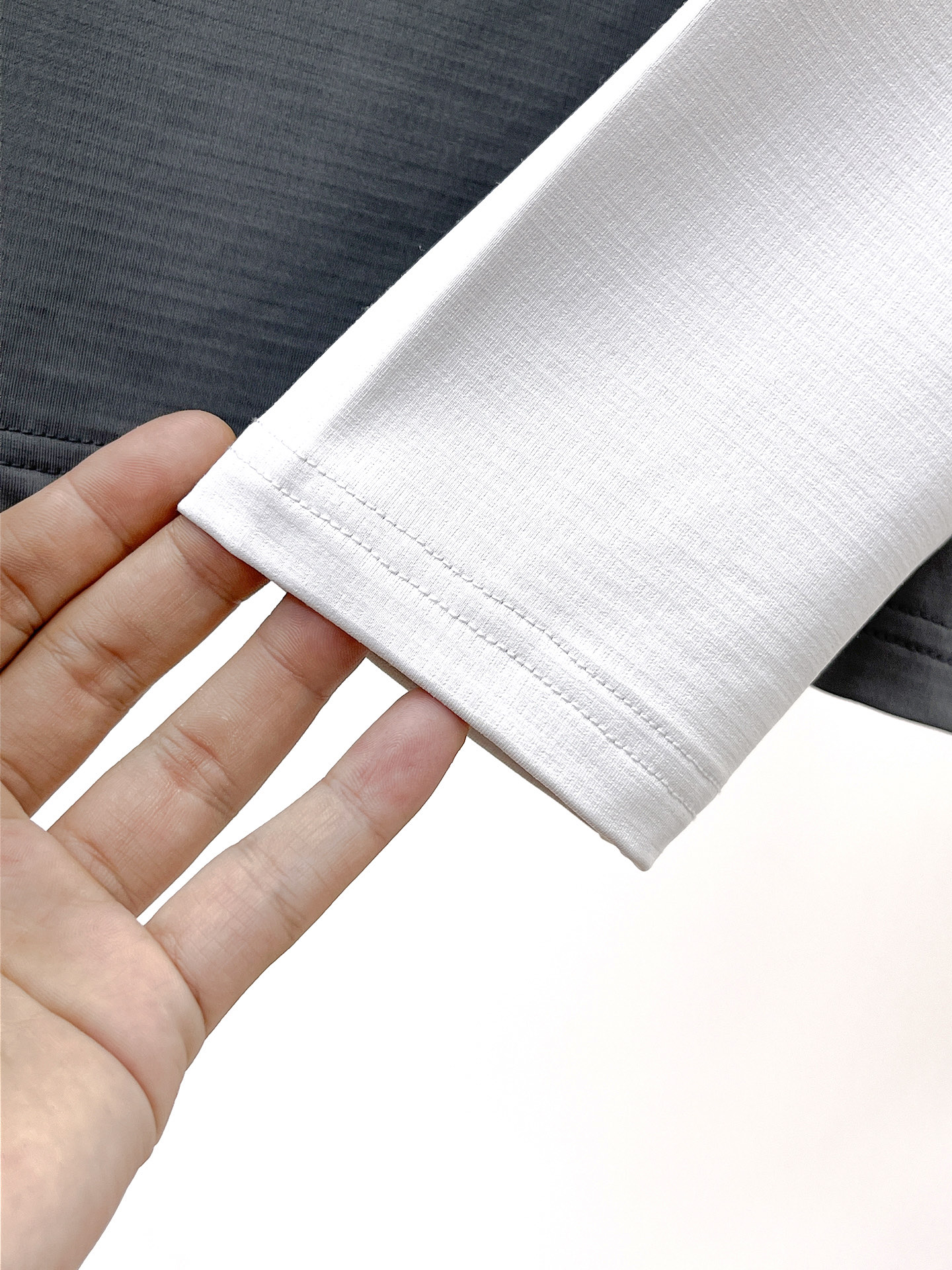 P迪桑特 25ss早秋【新品】圆领打底衫单穿卫衣爆款 超前卫设计风格 细腻舒适 穿着非常轻便不易起皱。多