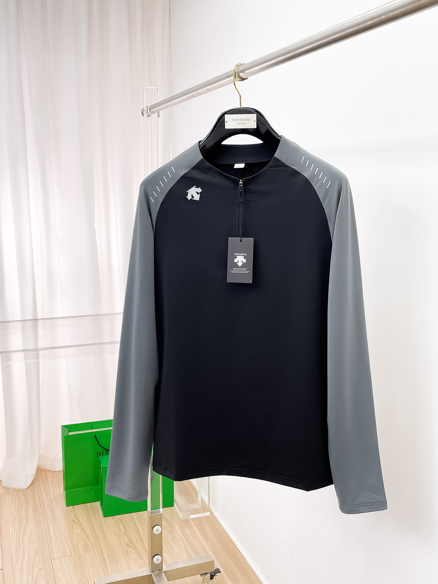 P迪桑特 25ss早秋【新品】圆领打底衫单穿卫衣爆款 超前卫设计风格 细腻舒适 穿着非常轻便不易起皱。多