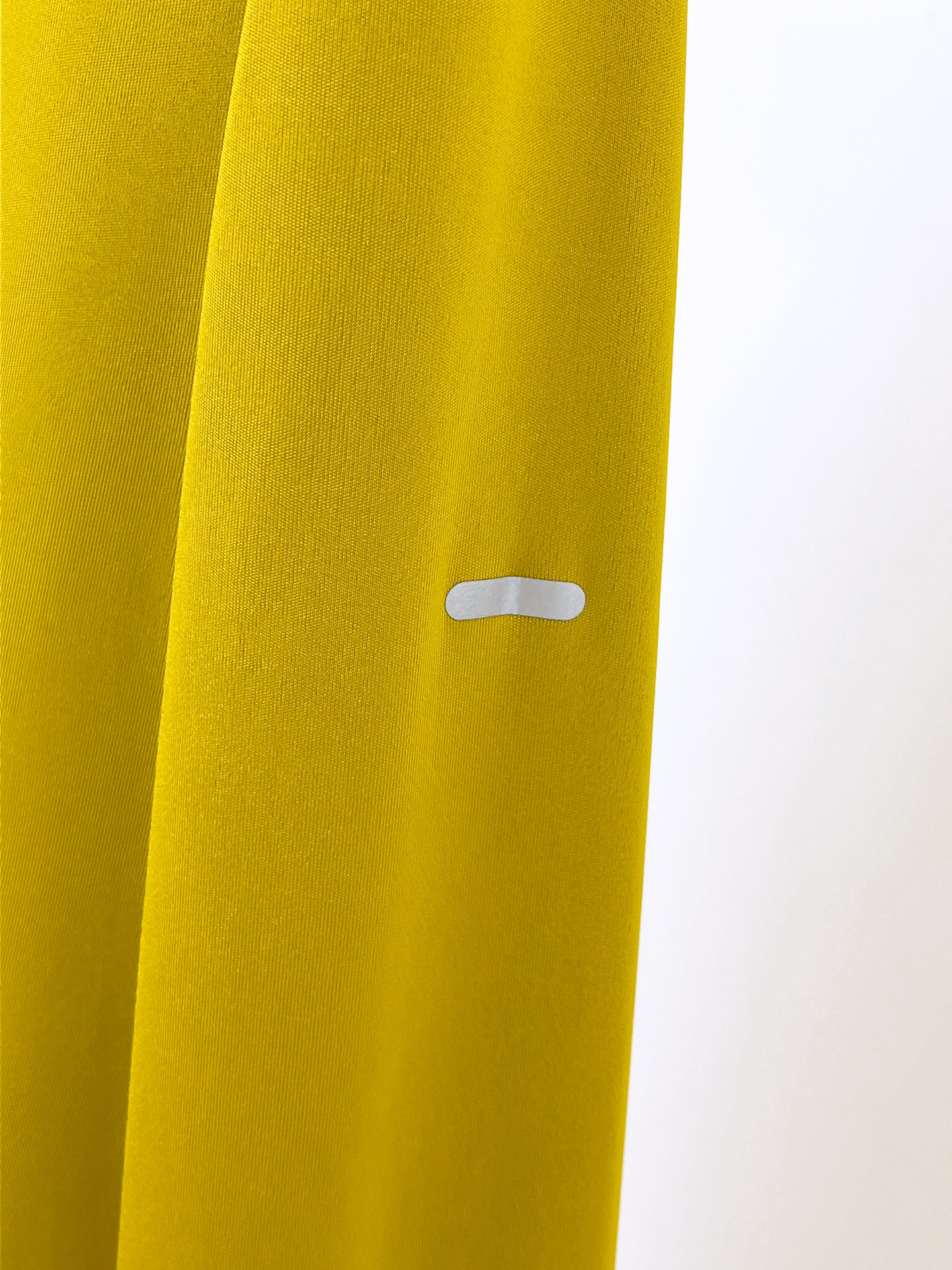 P迪桑特 25ss早秋【新品】圆领打底衫单穿卫衣爆款 超前卫设计风格 细腻舒适 穿着非常轻便不易起皱。多