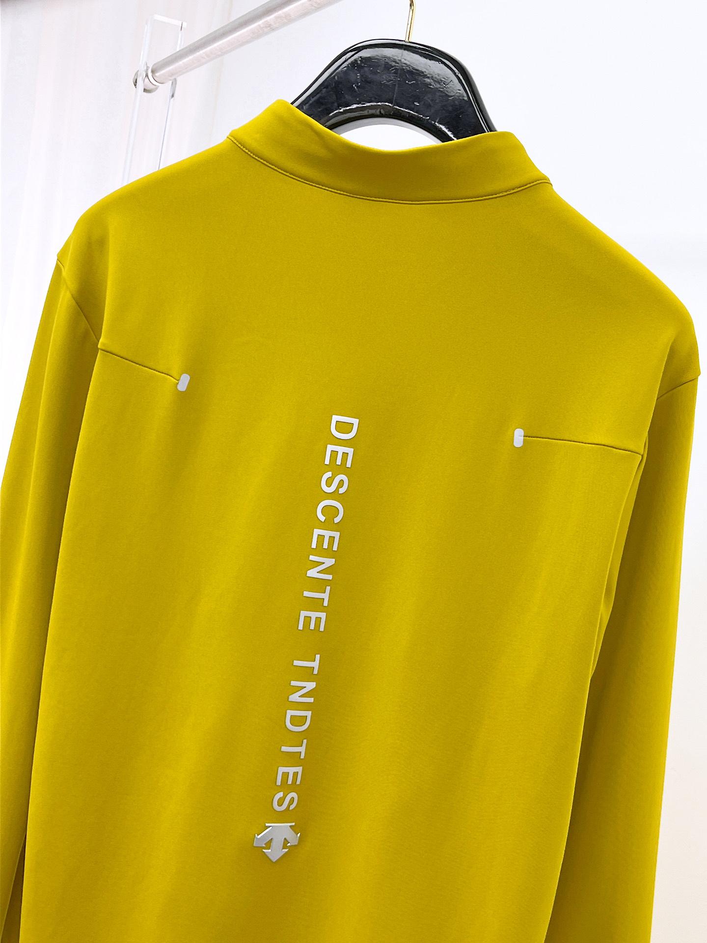 P迪桑特 25ss早秋【新品】圆领打底衫单穿卫衣爆款 超前卫设计风格 细腻舒适 穿着非常轻便不易起皱。多