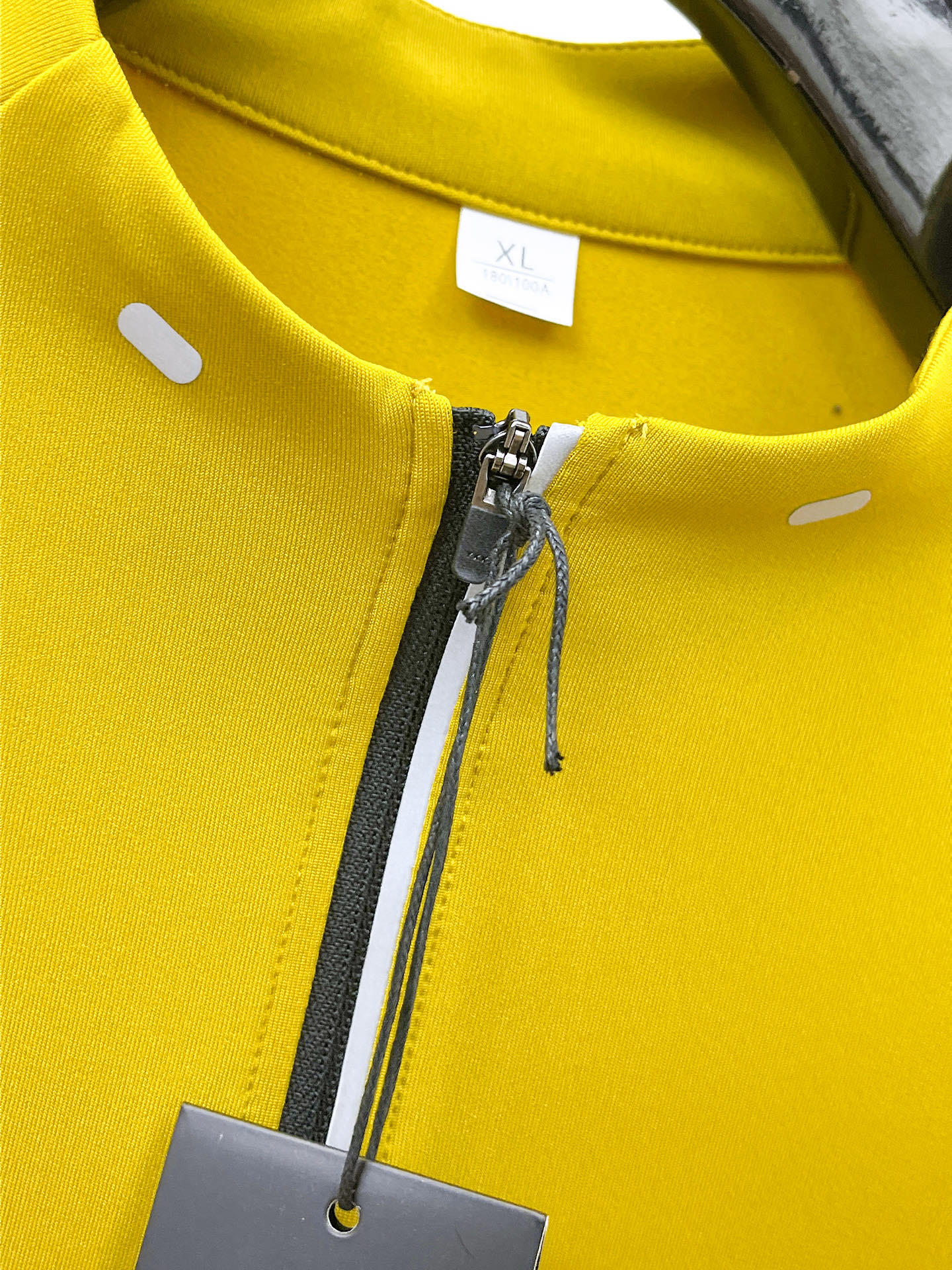 P迪桑特 25ss早秋【新品】圆领打底衫单穿卫衣爆款 超前卫设计风格 细腻舒适 穿着非常轻便不易起皱。多